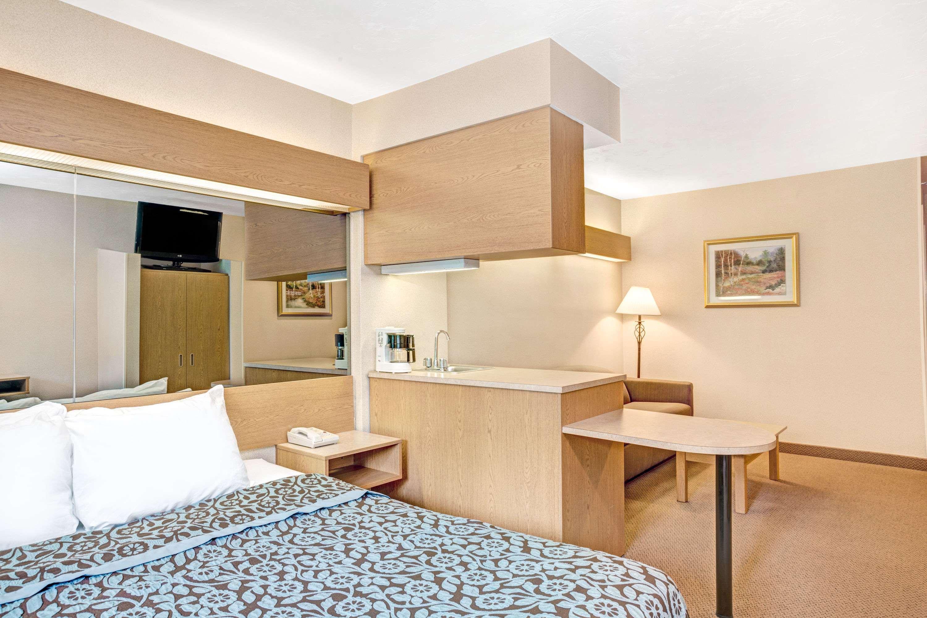 Days Inn Sturbridge — photo 3