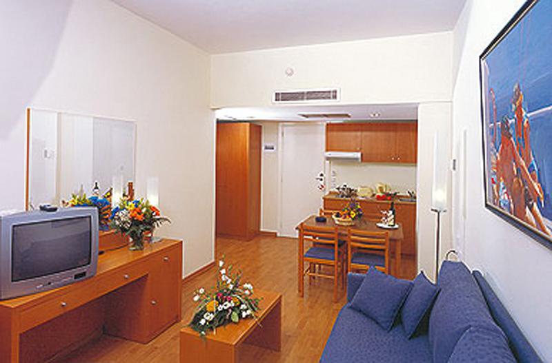 Angela Hotel Downtown Rooms — photo 4