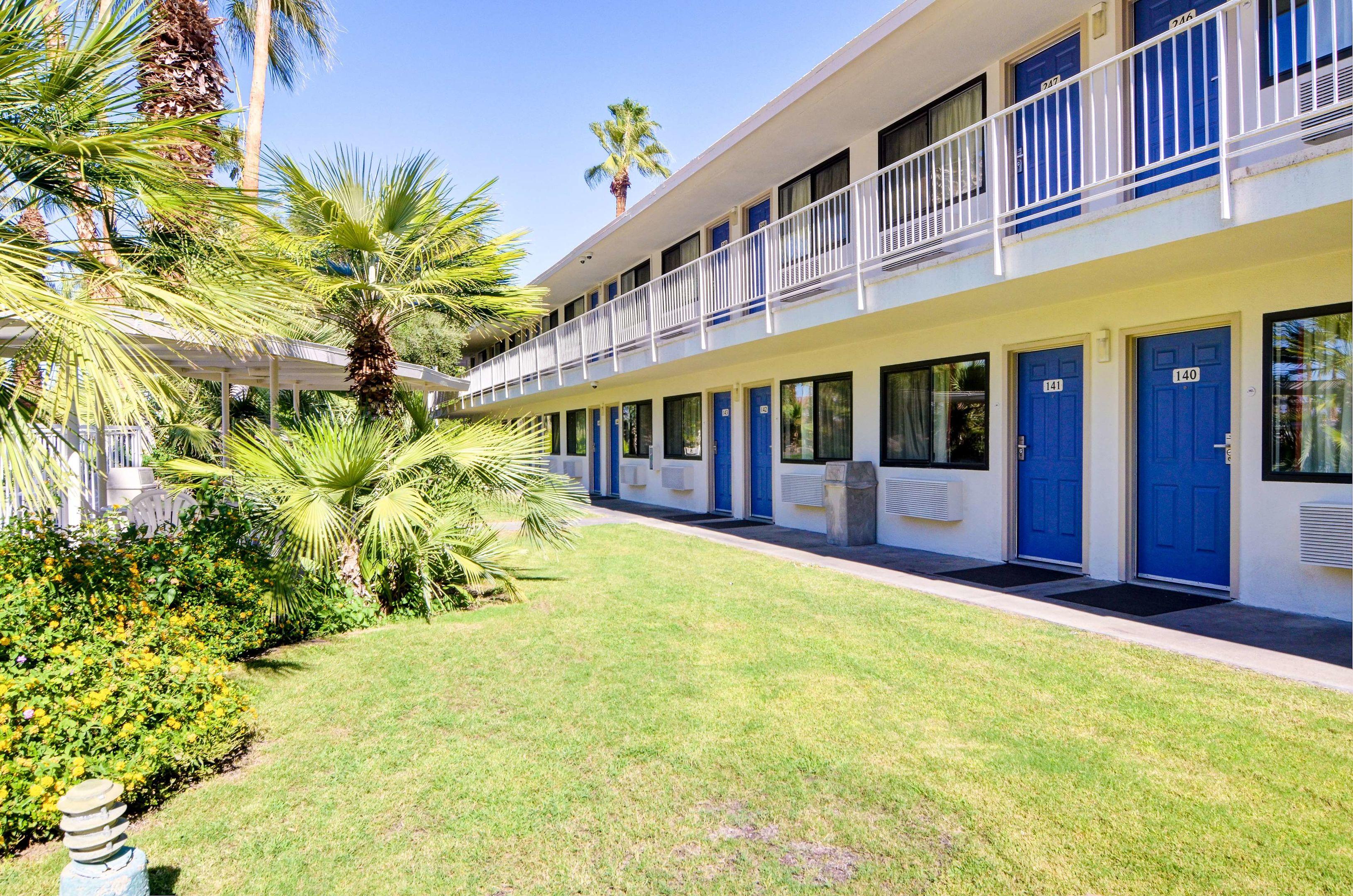 Motel 6 Palm Springs East - East Palm Canyon — photo 4