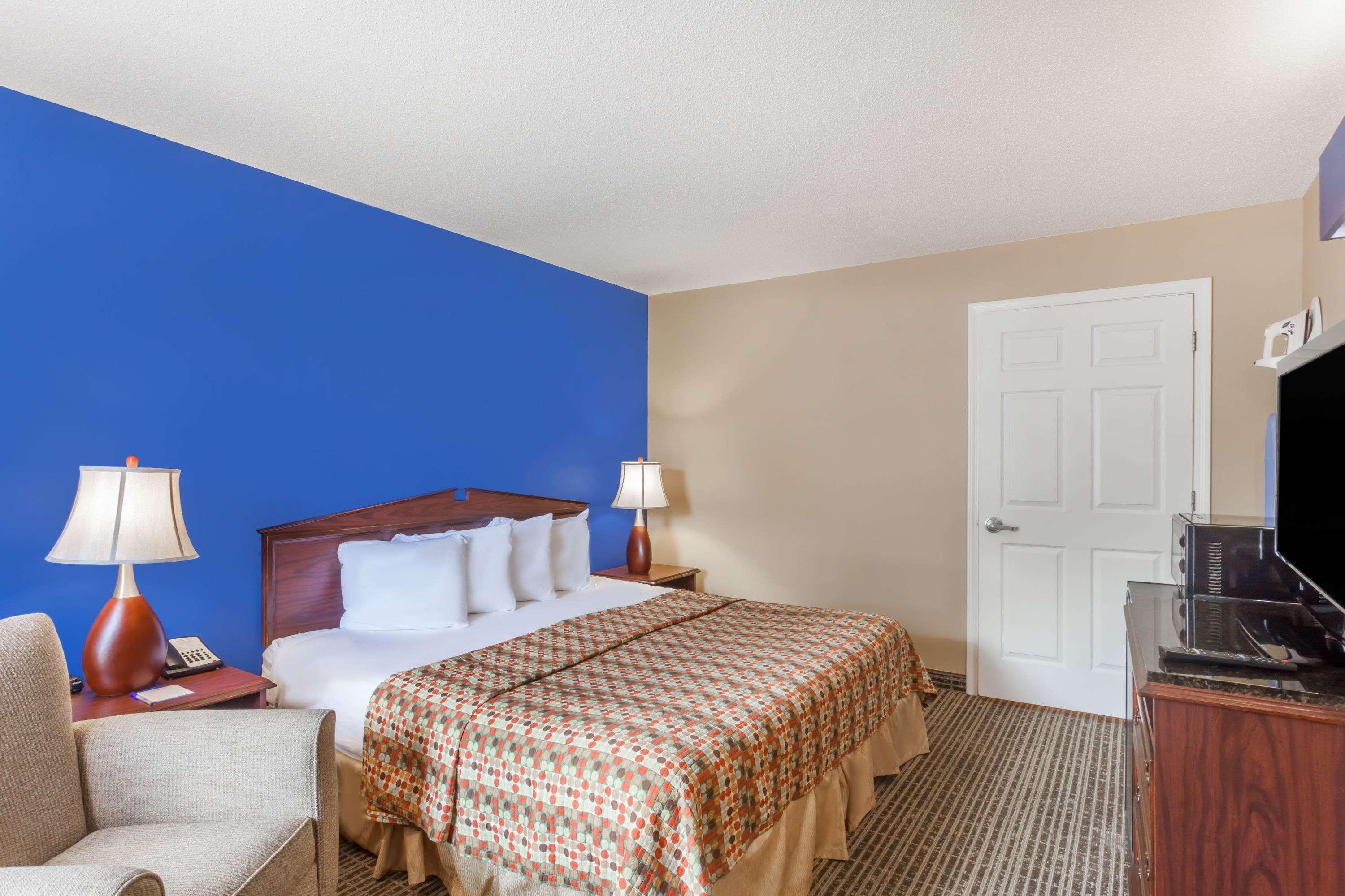 Baymont Inn & Suites Florence/Muscle Shoals — photo 4
