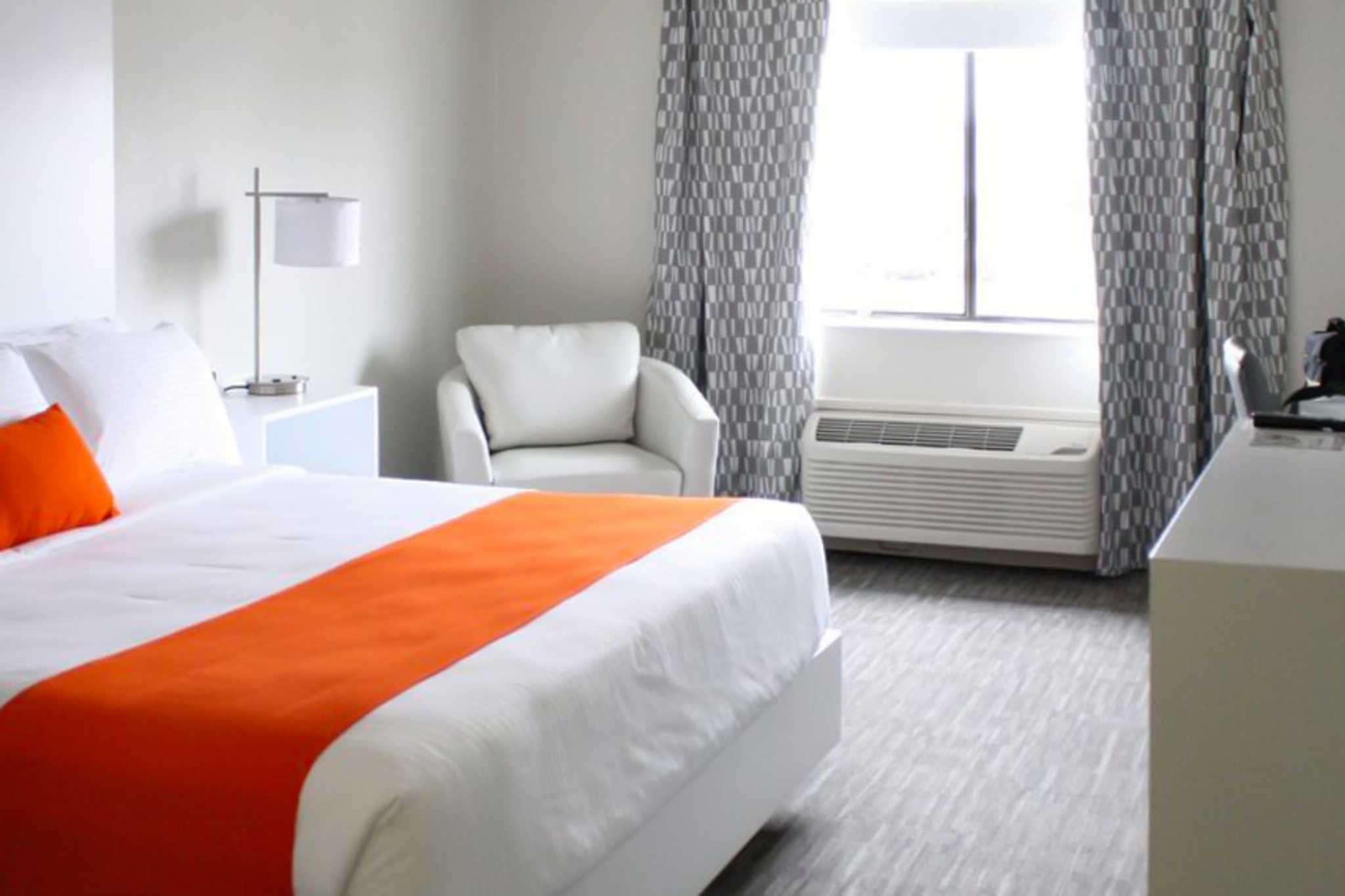 Schoenbrunn Inn & Suites — photo 5