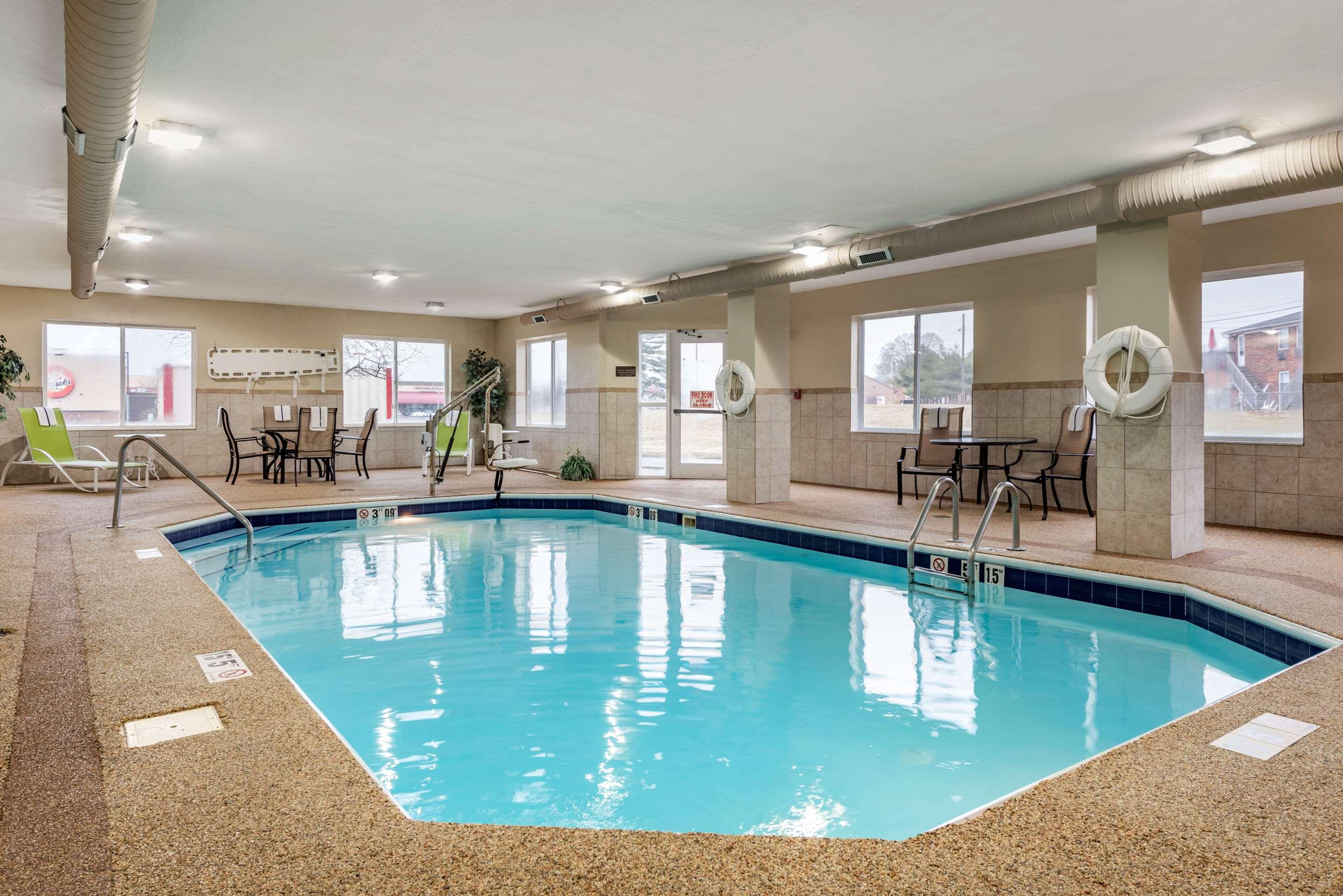 Comfort Inn & Suites — photo 3