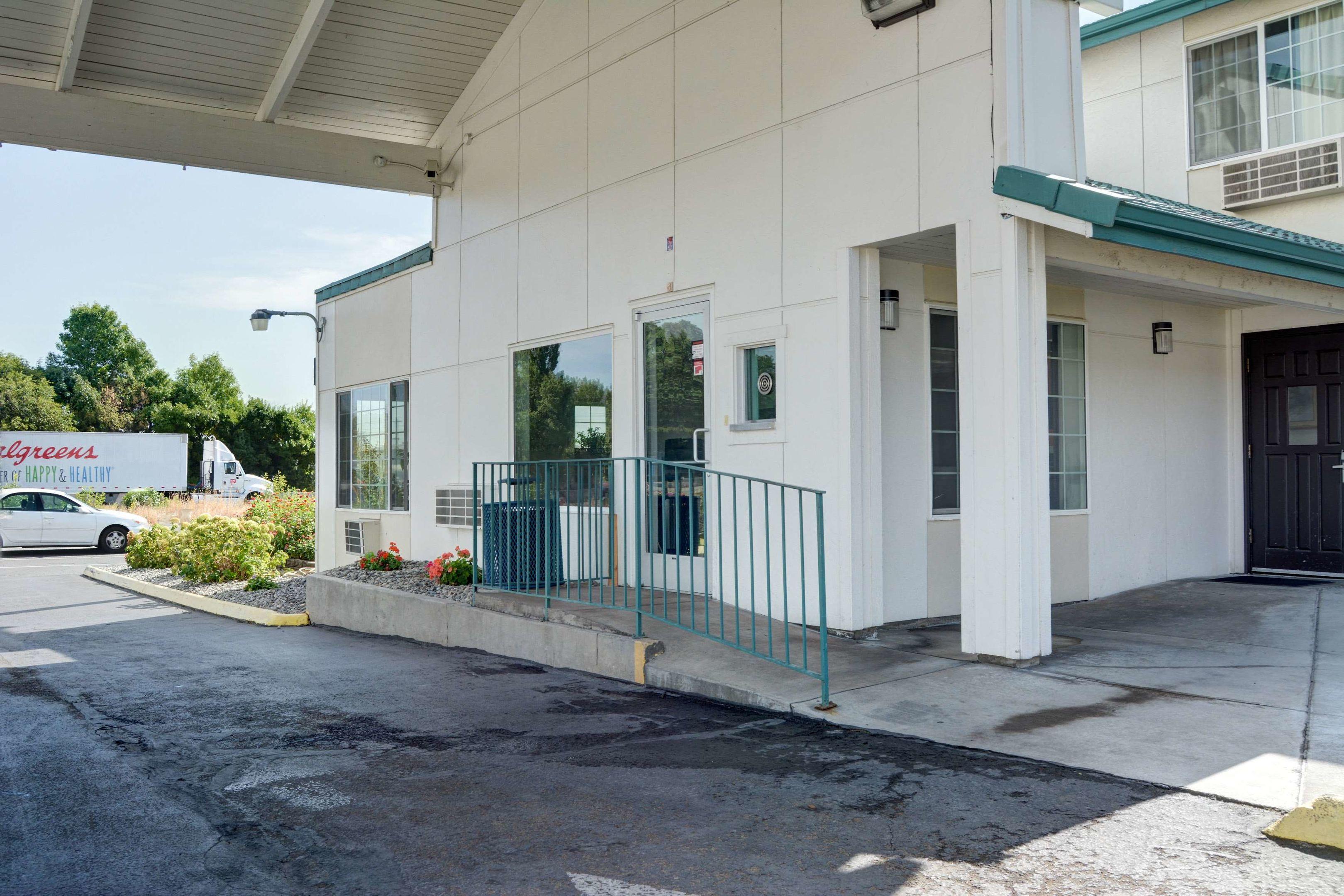 Motel 6 The Dalles — photo 4