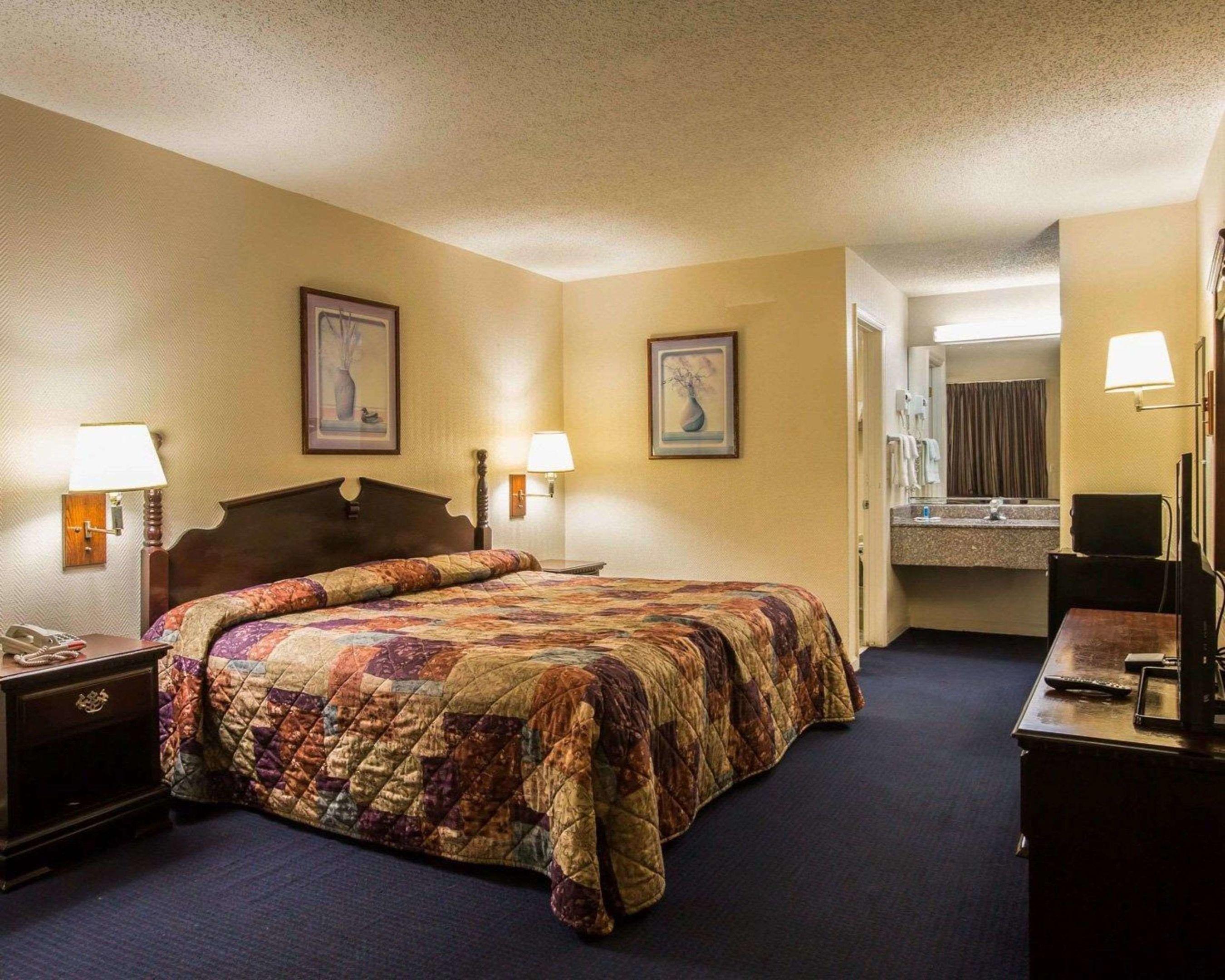 Rodeway Inn — photo 4