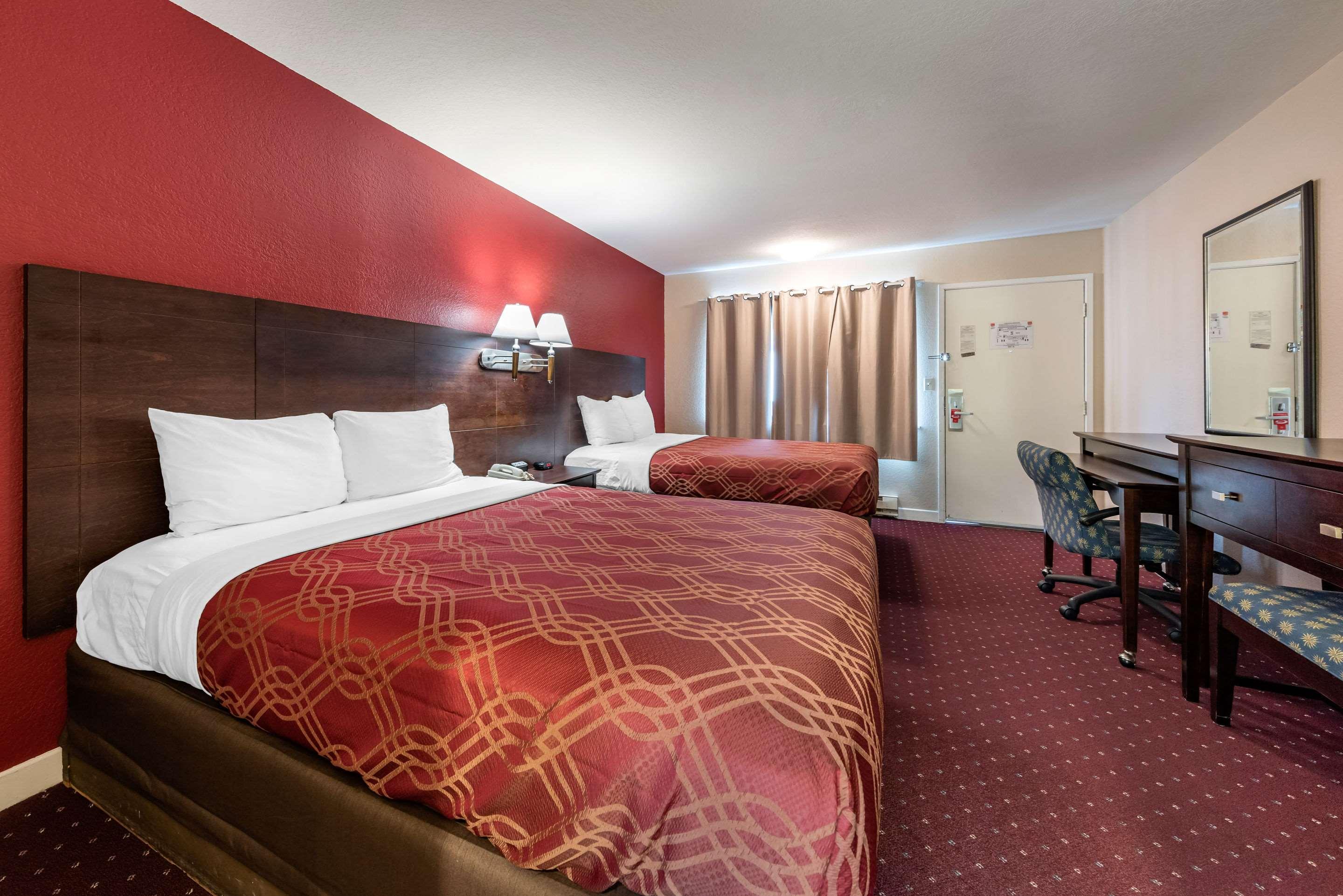 Econo Lodge Bay Breeze — photo 4