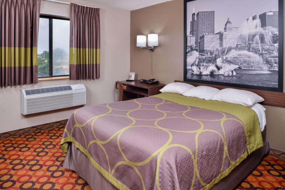 Super 8 by Wyndham Romeoville Bolingbrook — photo 5