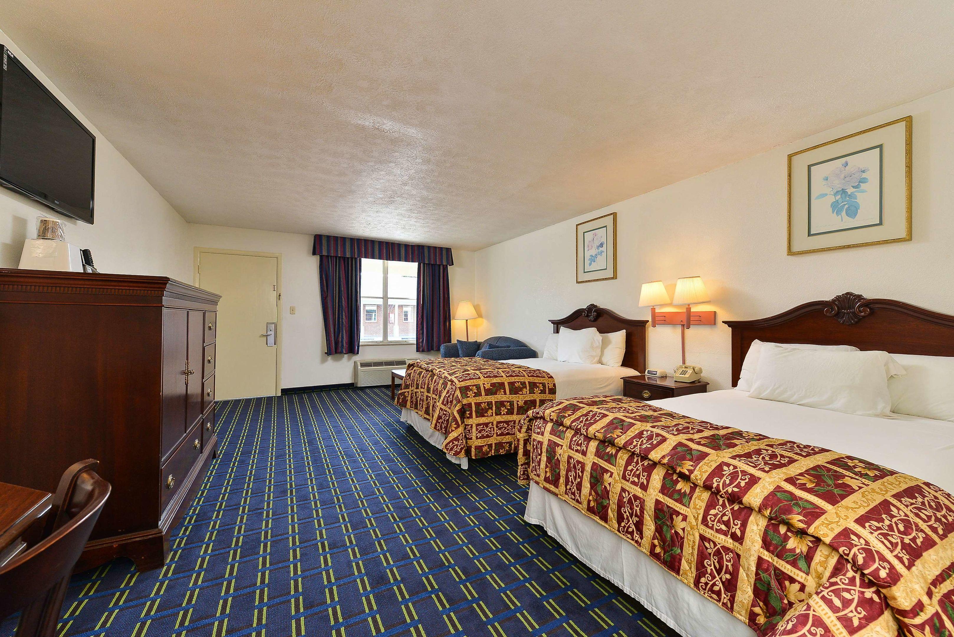 Americas Best Value Inn and Suites South Boston — photo 4