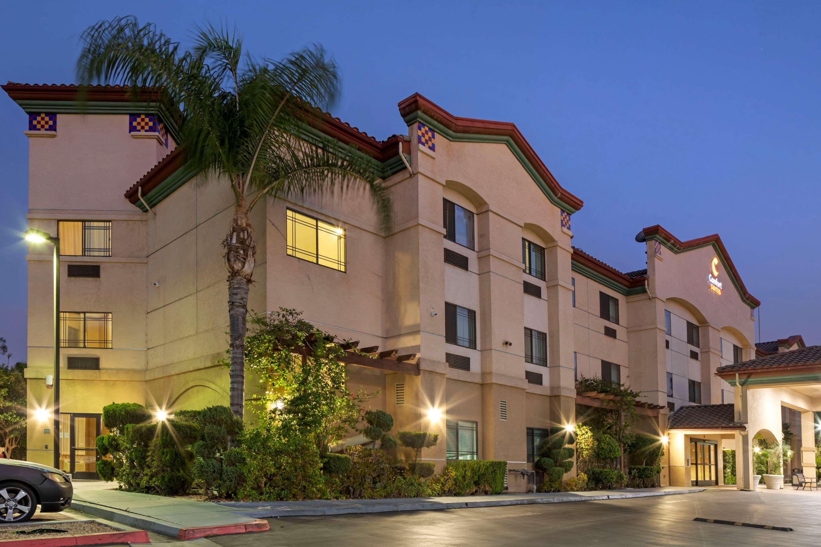Comfort Suites Redlands — photo 3