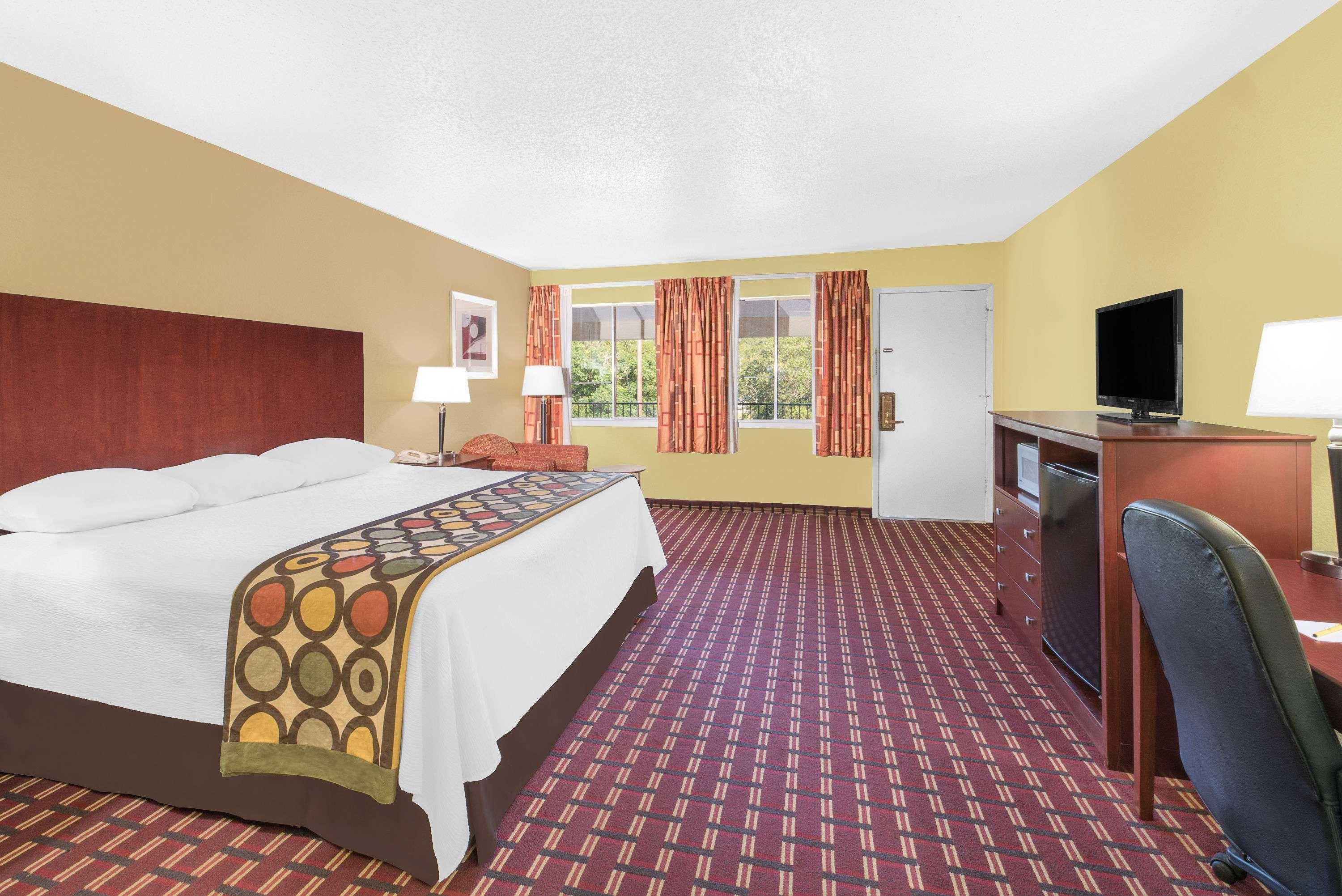 Super 8 by Wyndham Kerrville TX — photo 5
