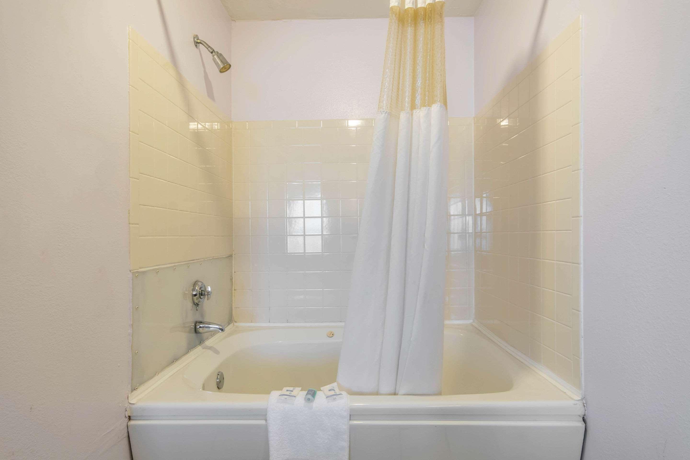 Rodeway Inn Louisville — photo 4