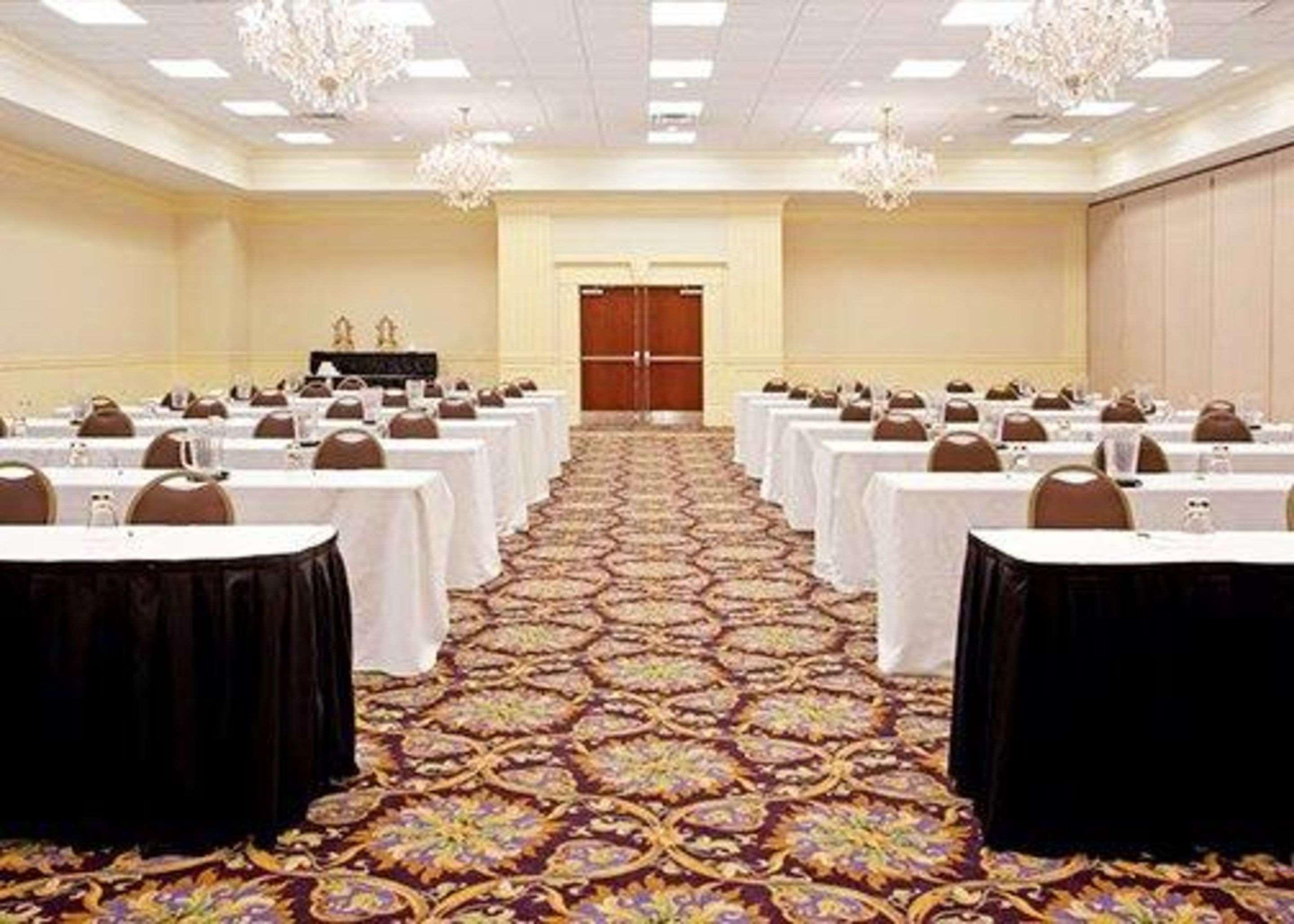 Clarion Hotel & Convention Center Joliet — photo 5