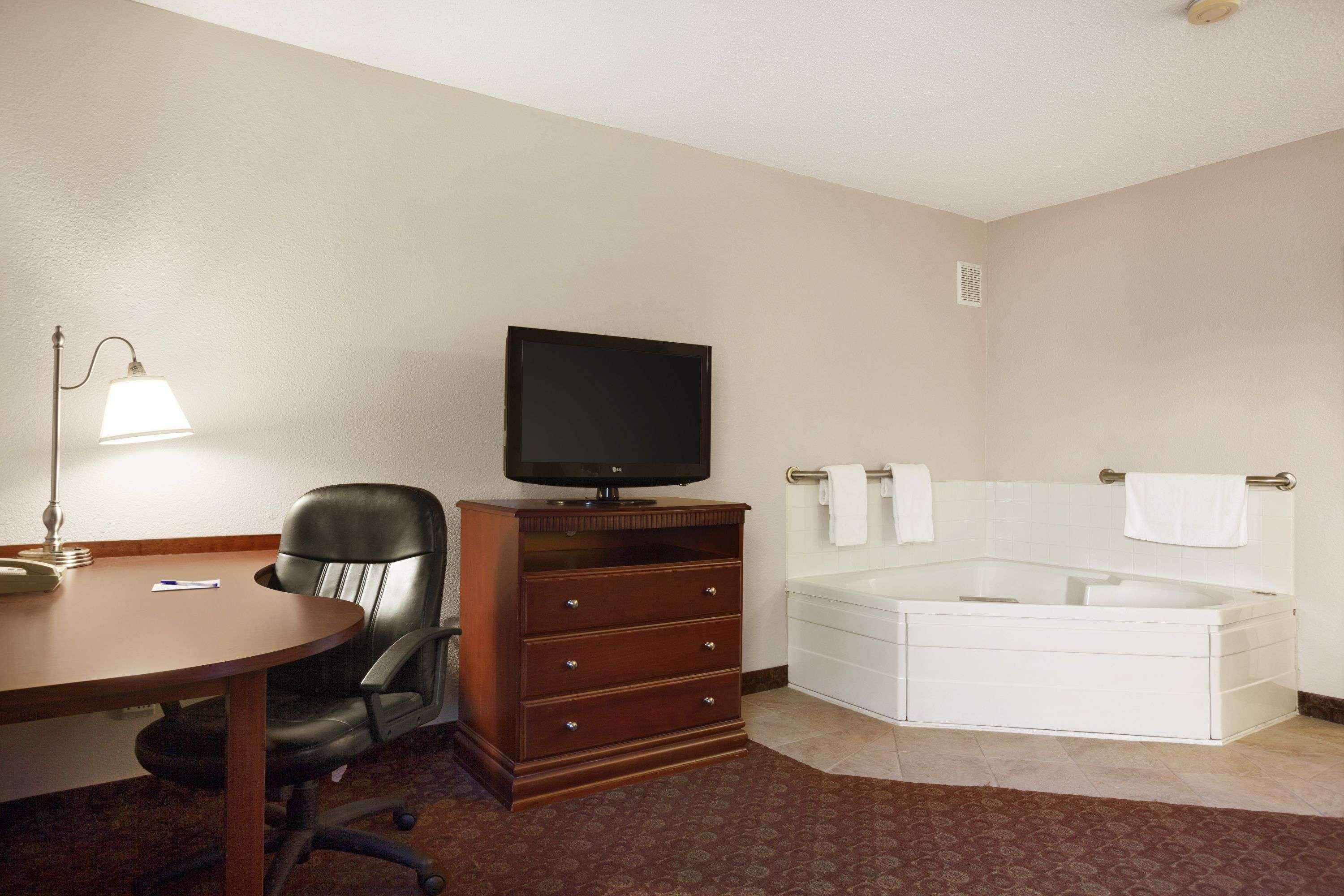 Baymont Inn & Suites Sioux Falls — photo 5
