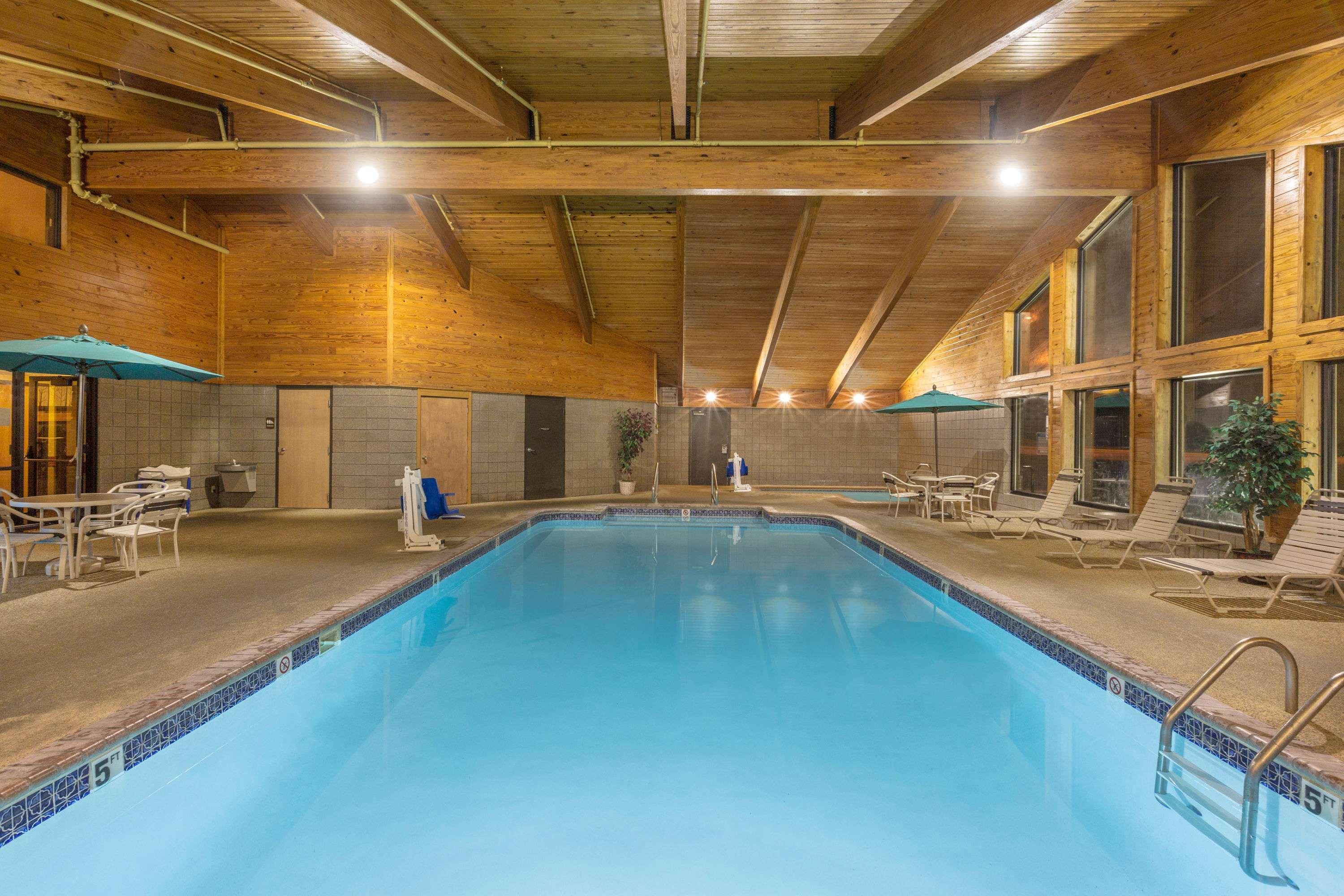 AmericInn Lodge & Suites Kearney — photo 3