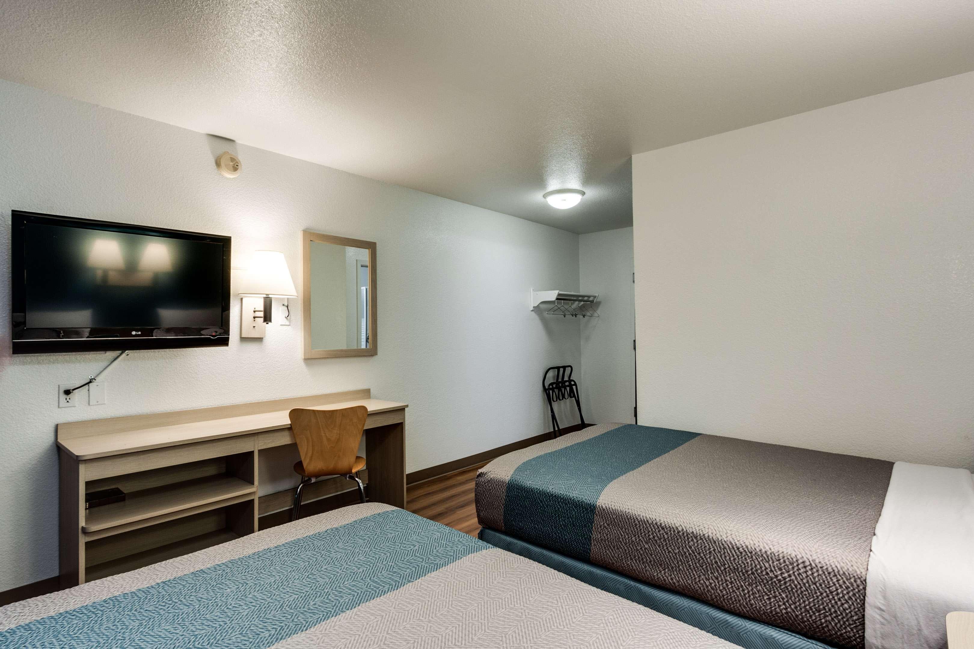 Motel 6 Spokane West Downtown — photo 4
