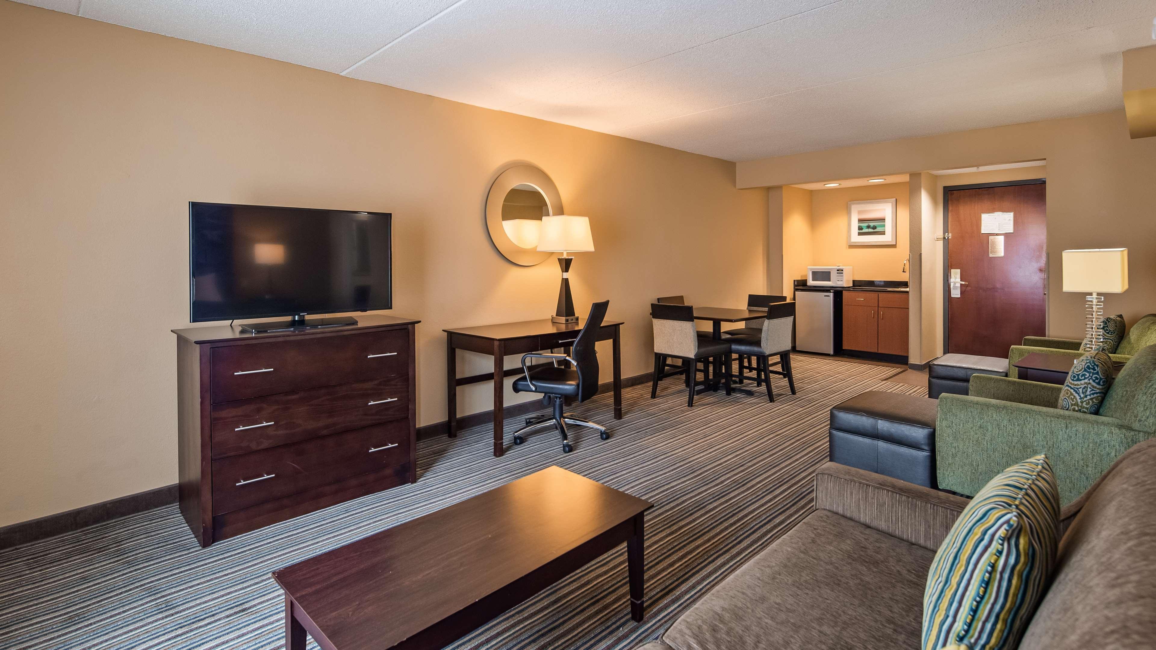 Best Western Plus Harrisburg East Inn & Suites — photo 3