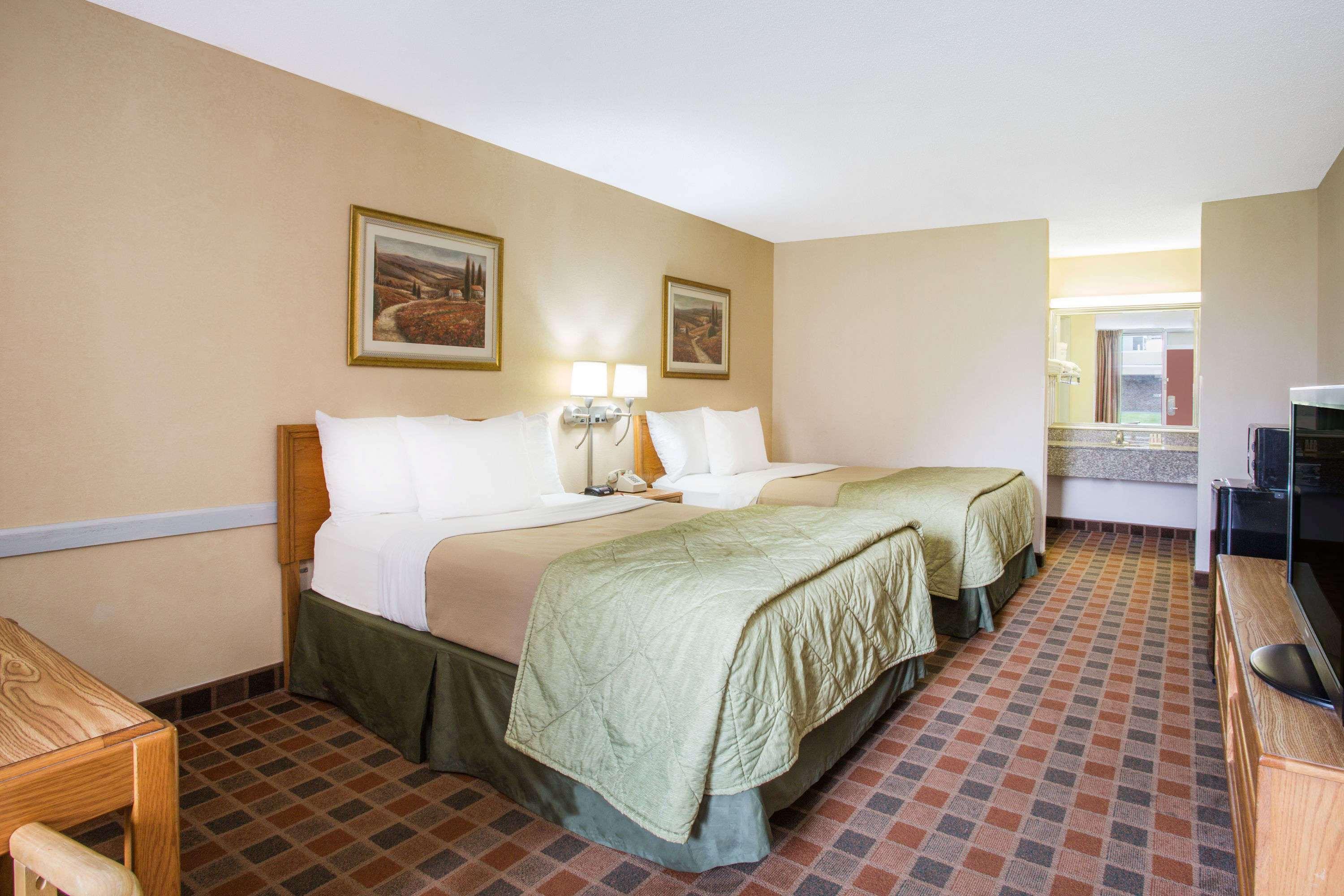 Ramada by Wyndham Wytheville — photo 4