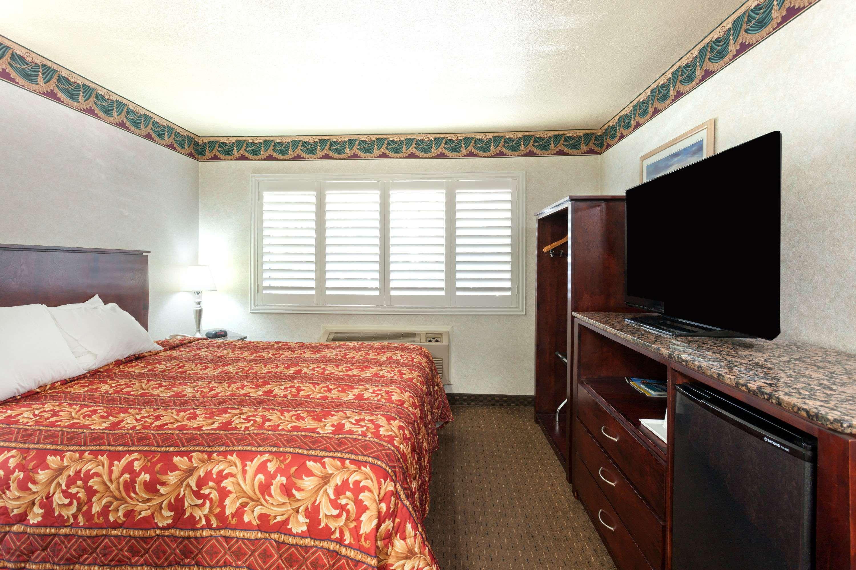 Travelodge by Wyndham Long Beach Convention Center — photo 5