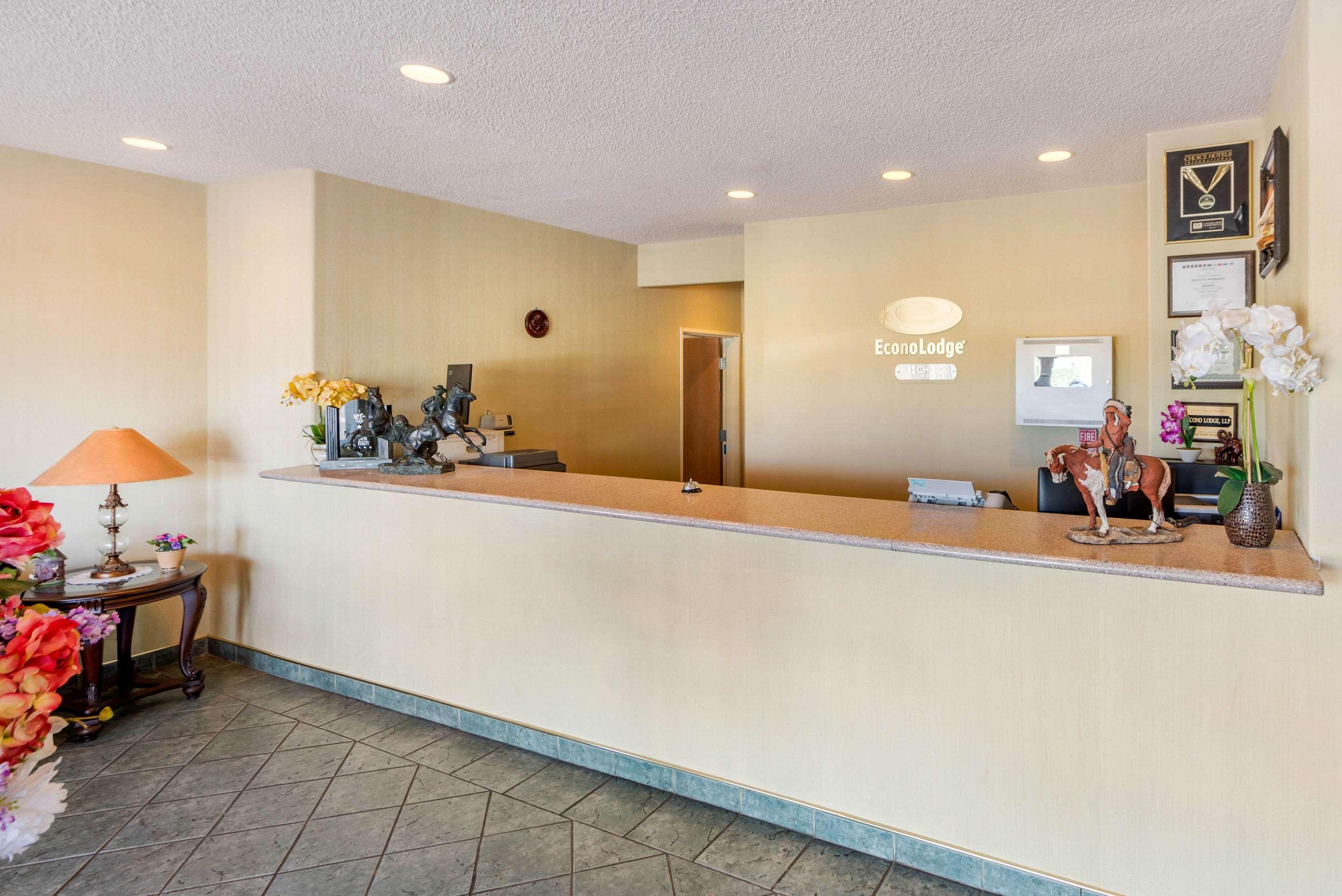 Econo Lodge Airport — photo 5