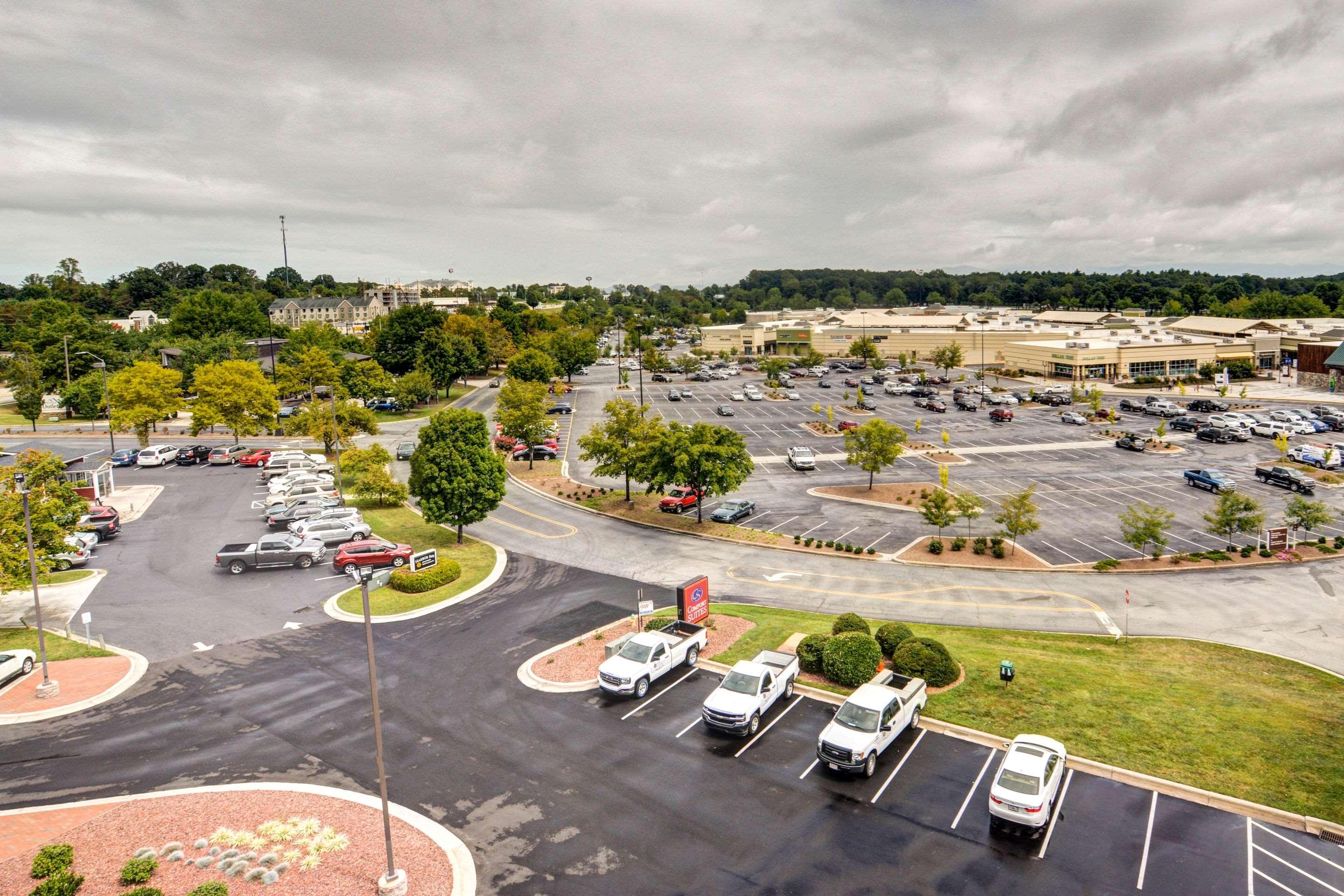 Comfort Suites Outlet Center — photo 5