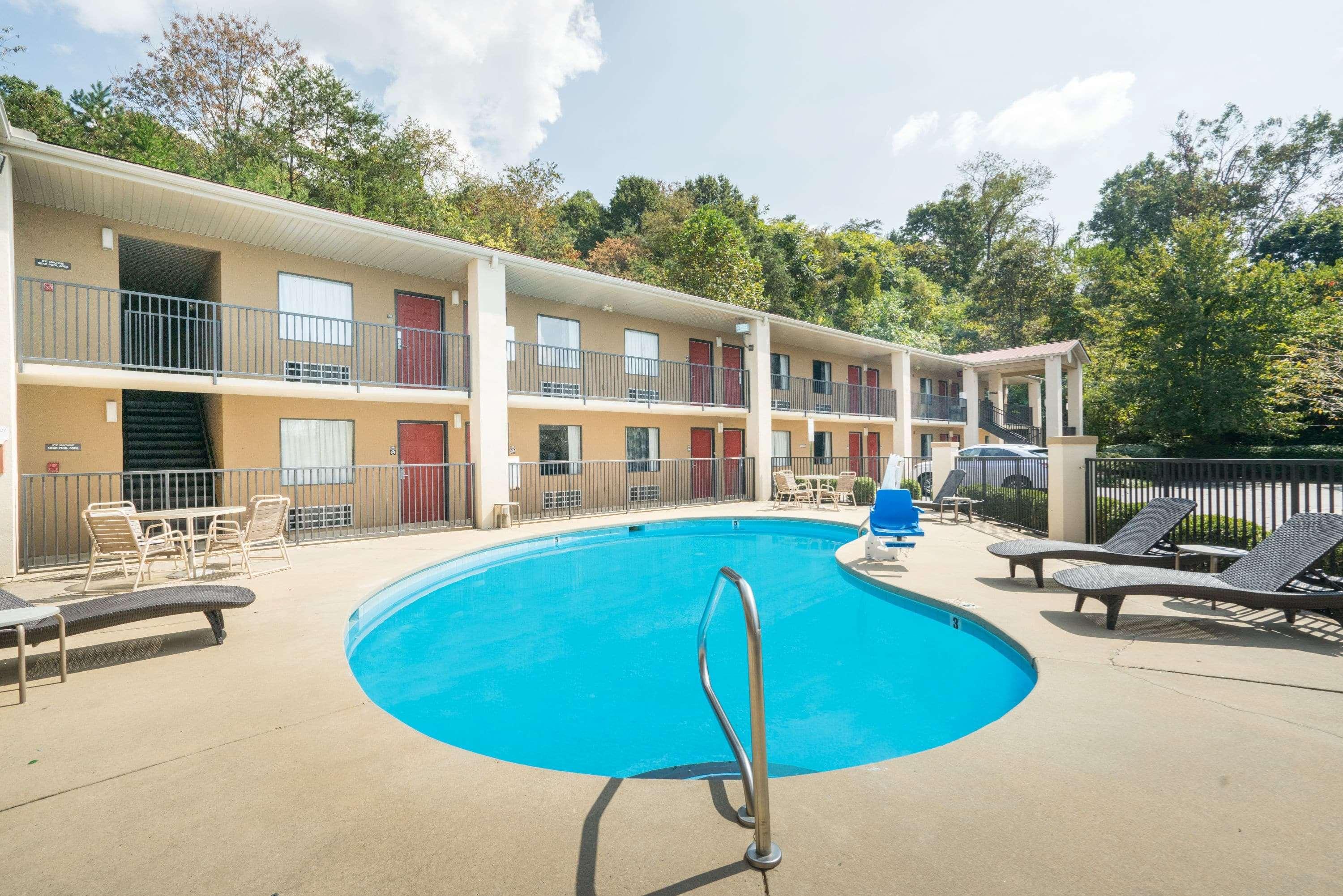 Days Inn Asheville North — photo 3