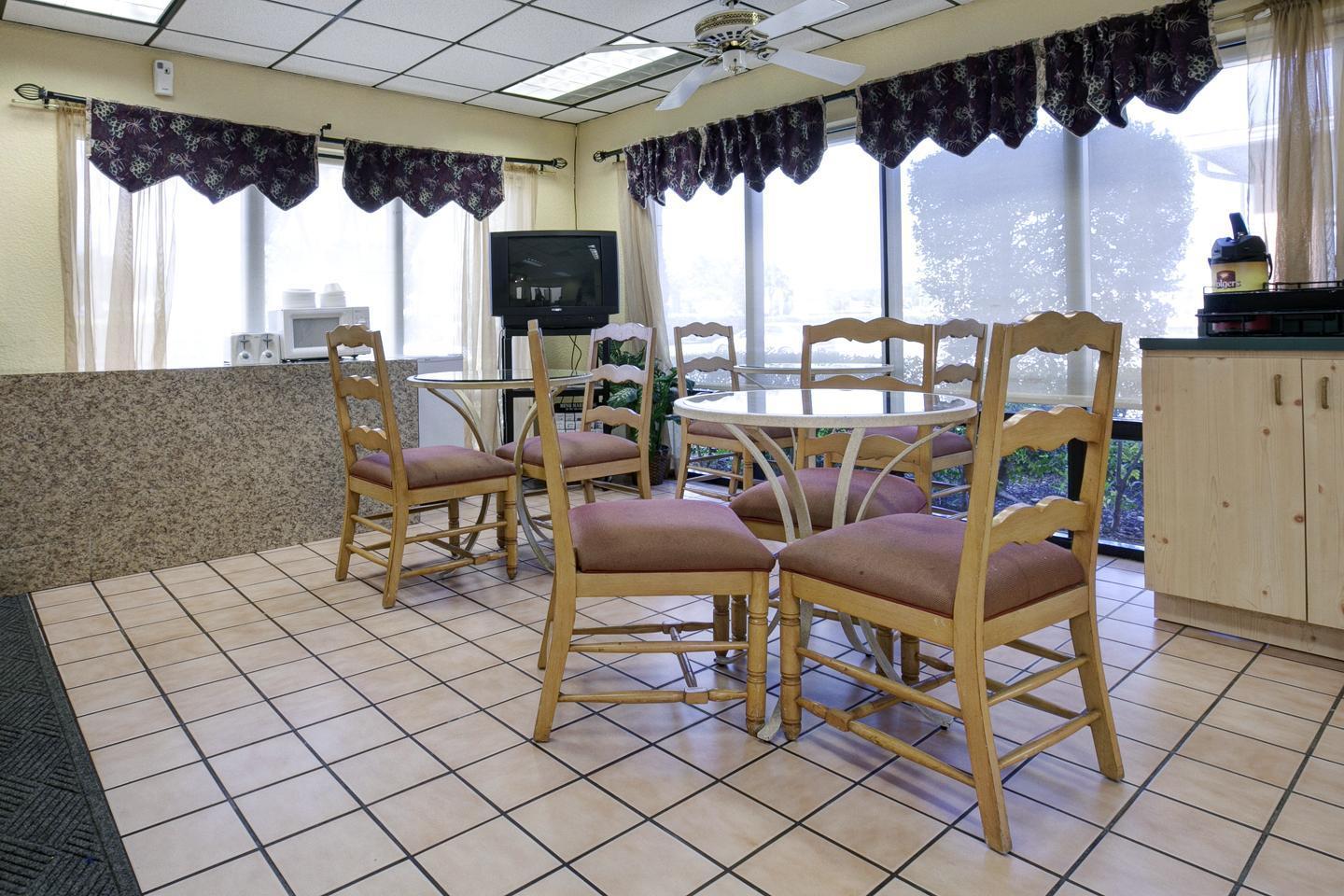 Americas Best Value Inn-FL Turnpike & I-95 Junction — photo 5