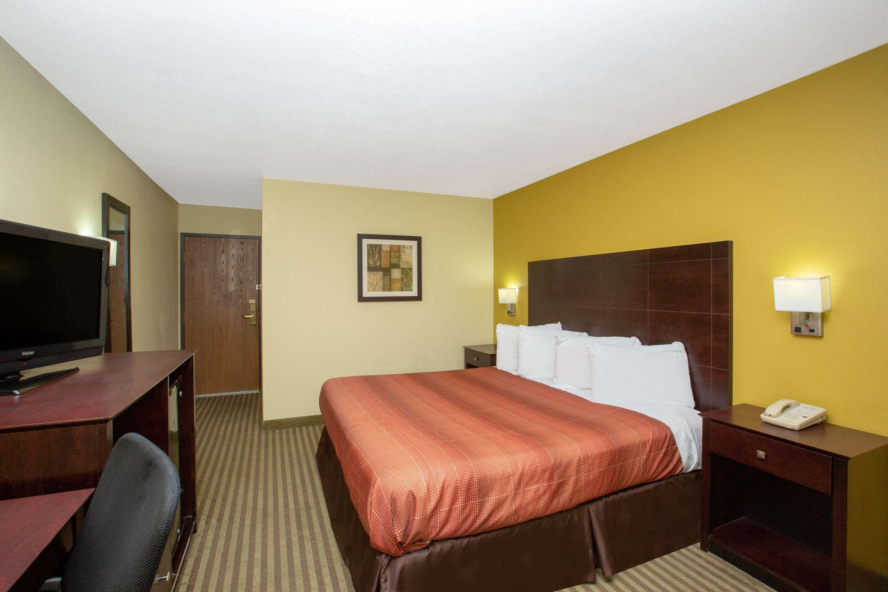 AmericInn Council Bluffs — photo 4