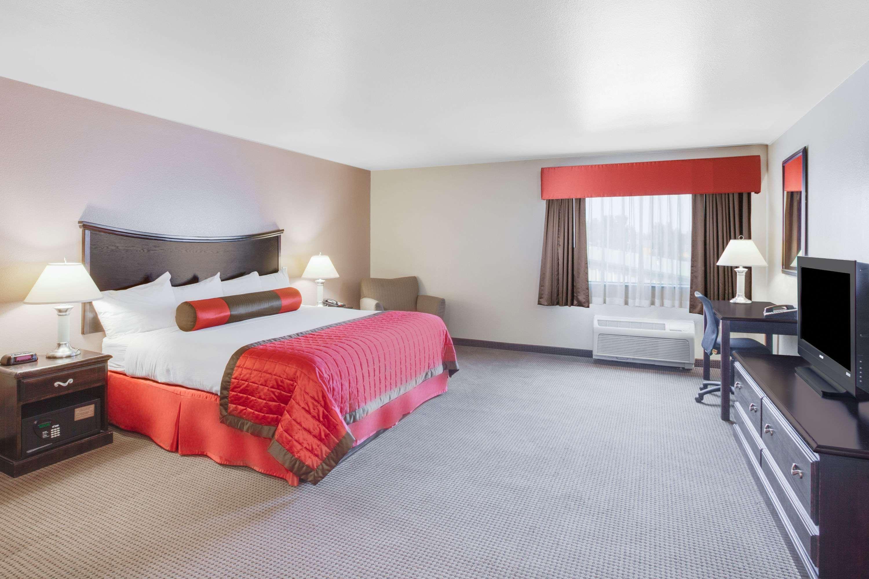 Baymont Inn & Suites Wheeler — photo 5