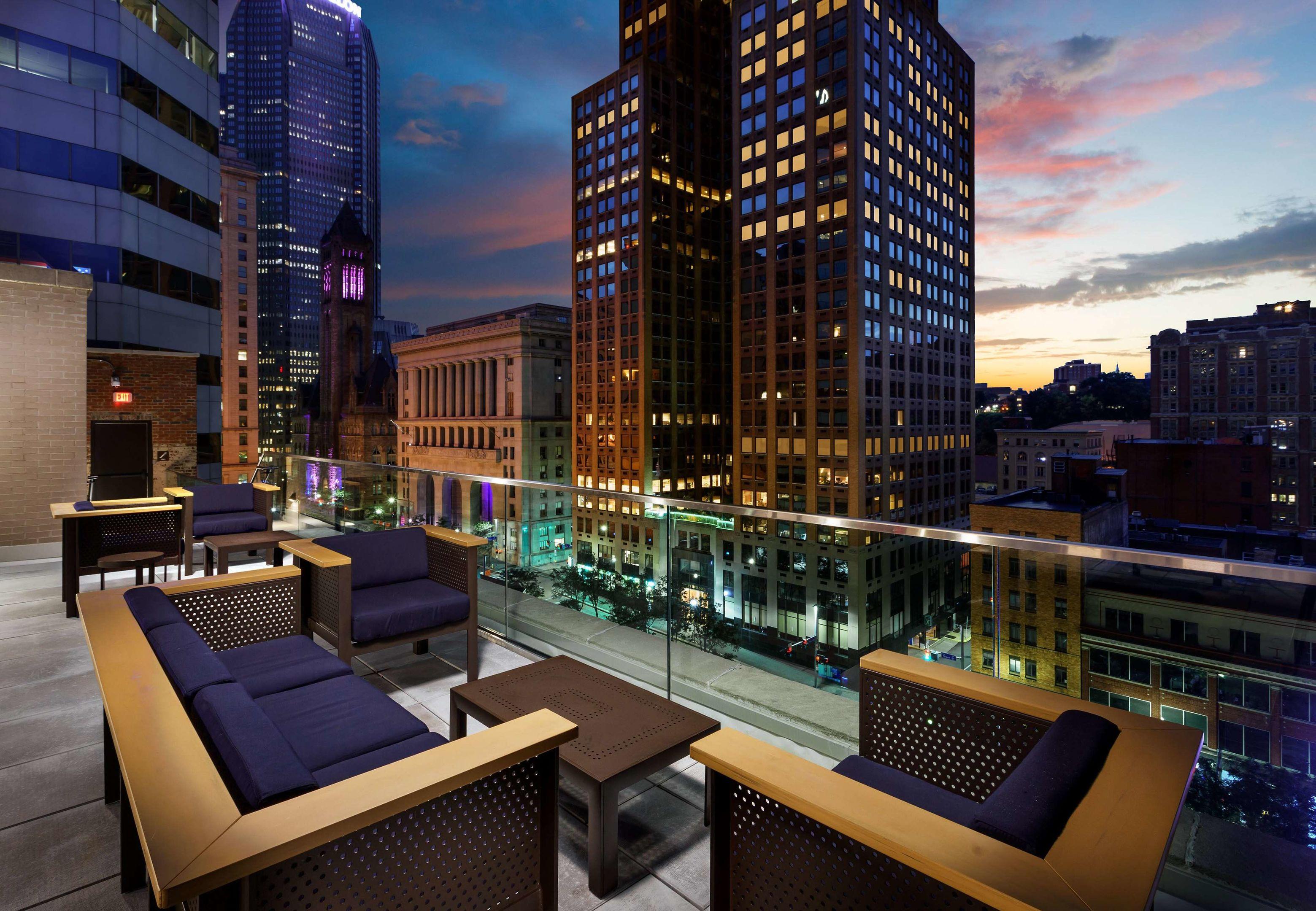 Distrikt Hotel Pittsburgh, Curio Collection by Hilton