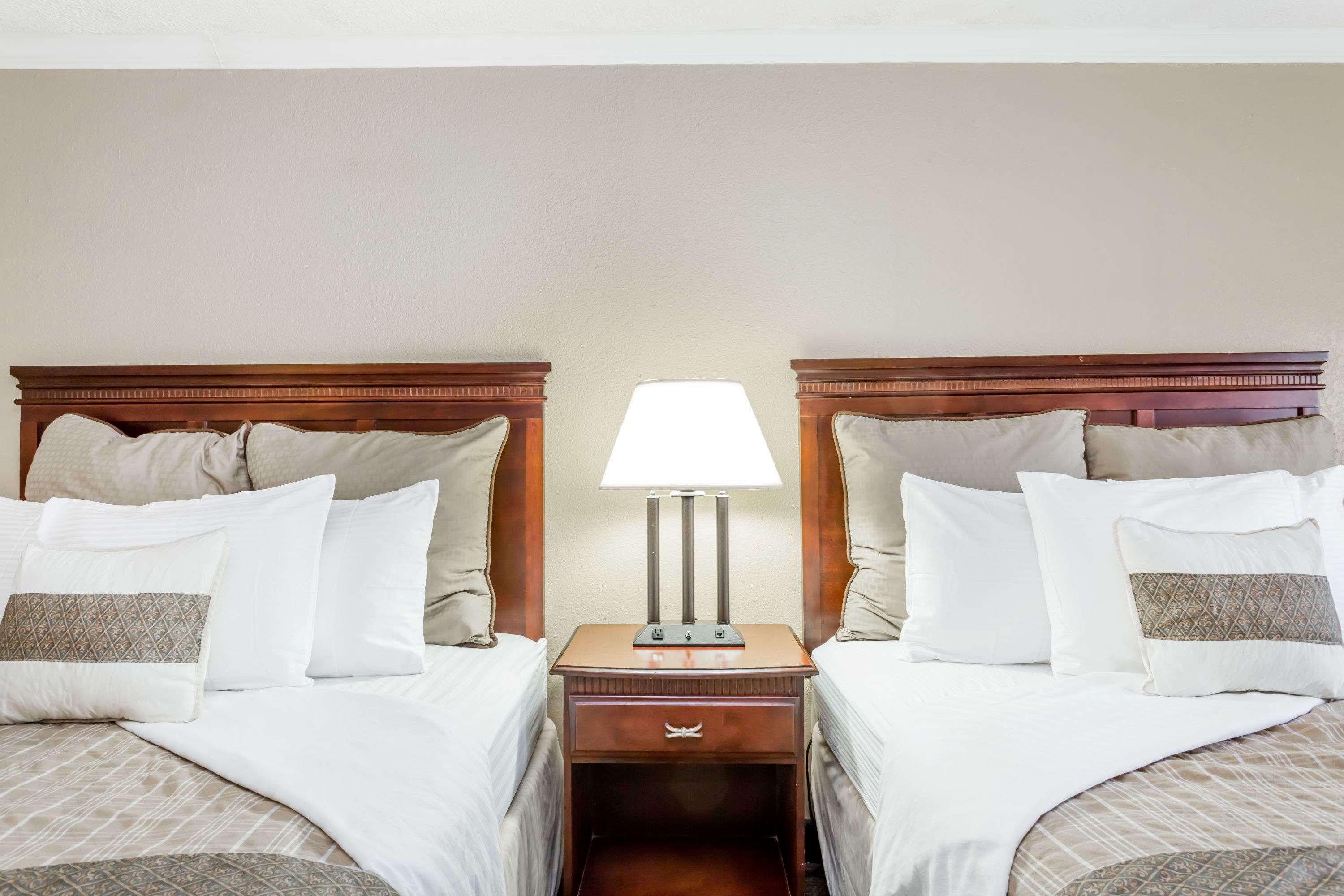Days Inn by Wyndham Destin — photo 4