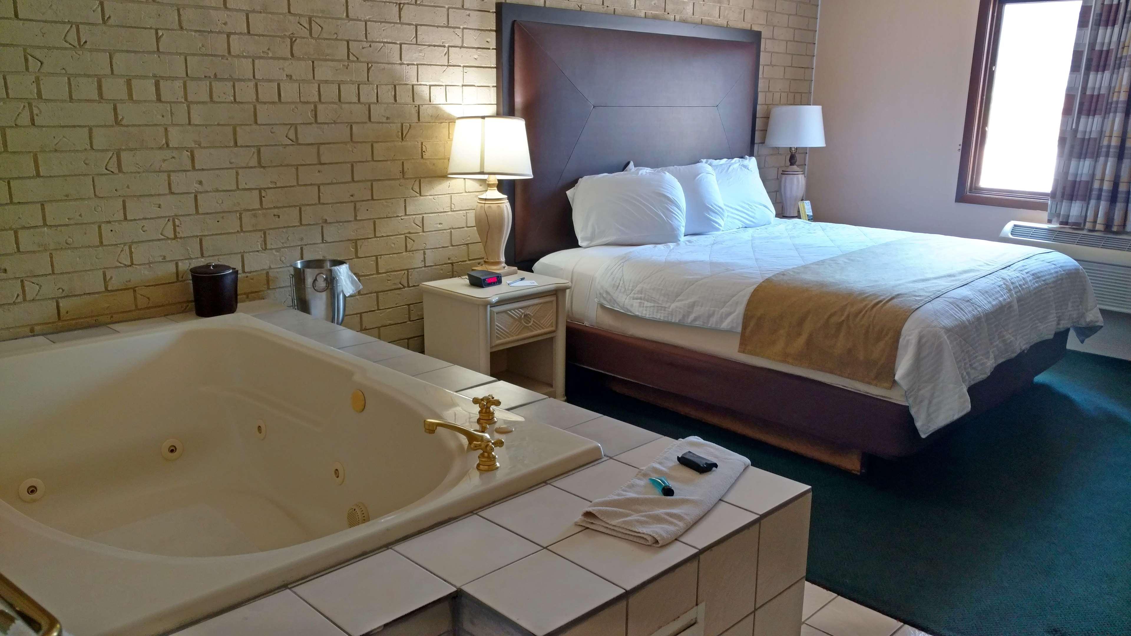Americas Best Value Inn Webster City — photo 5