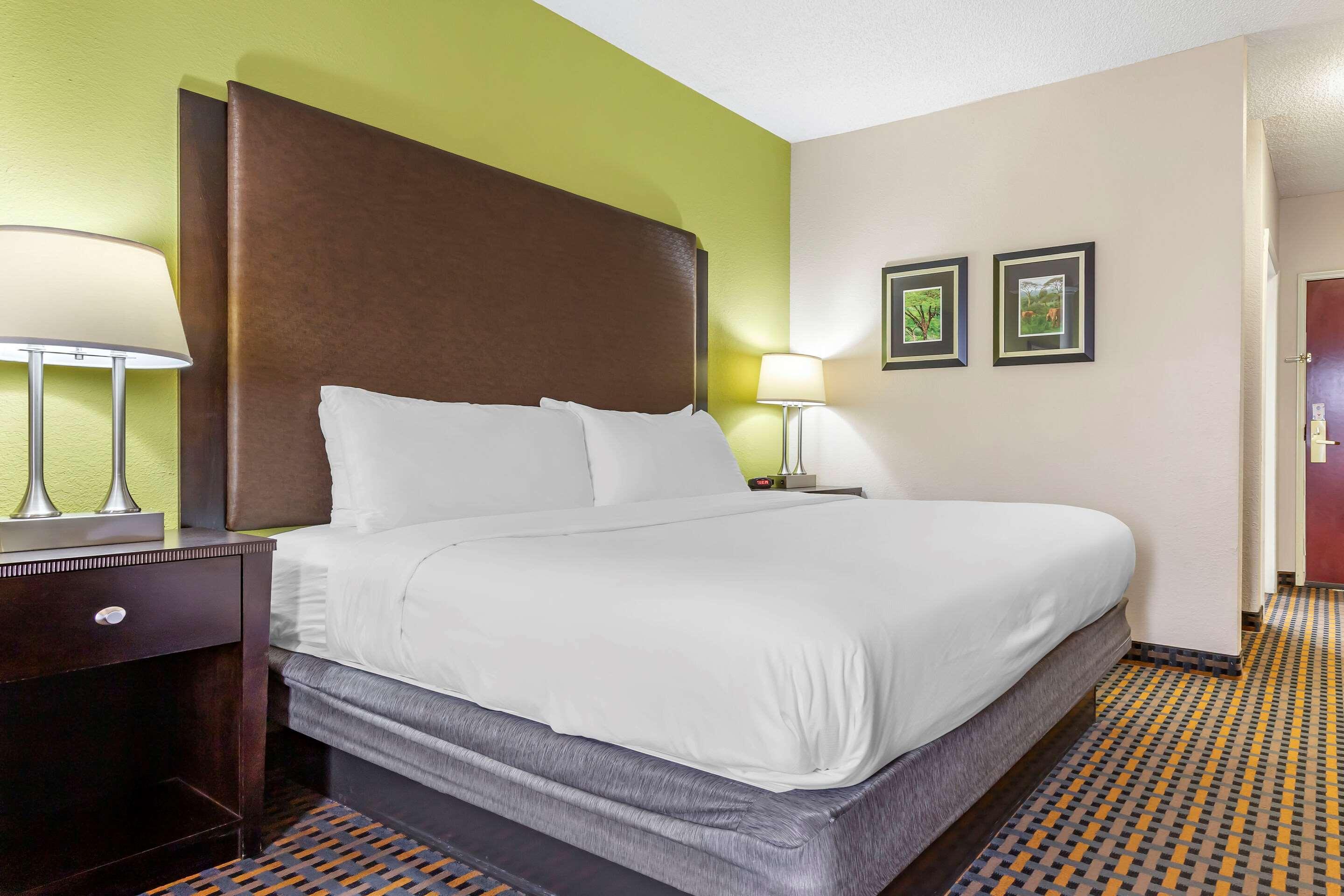 Comfort Inn & Suites — photo 4
