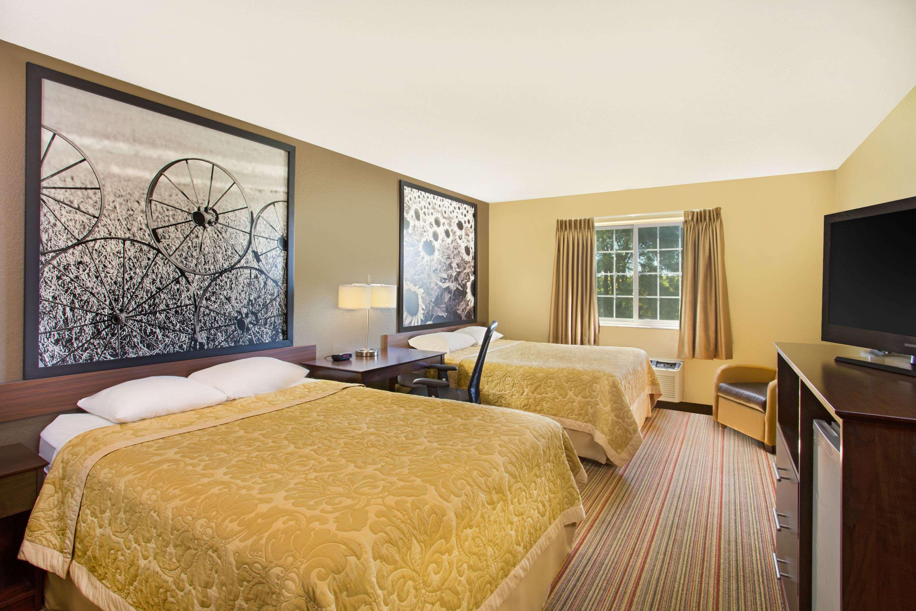 Super 8 by Wyndham New Hampton — photo 5