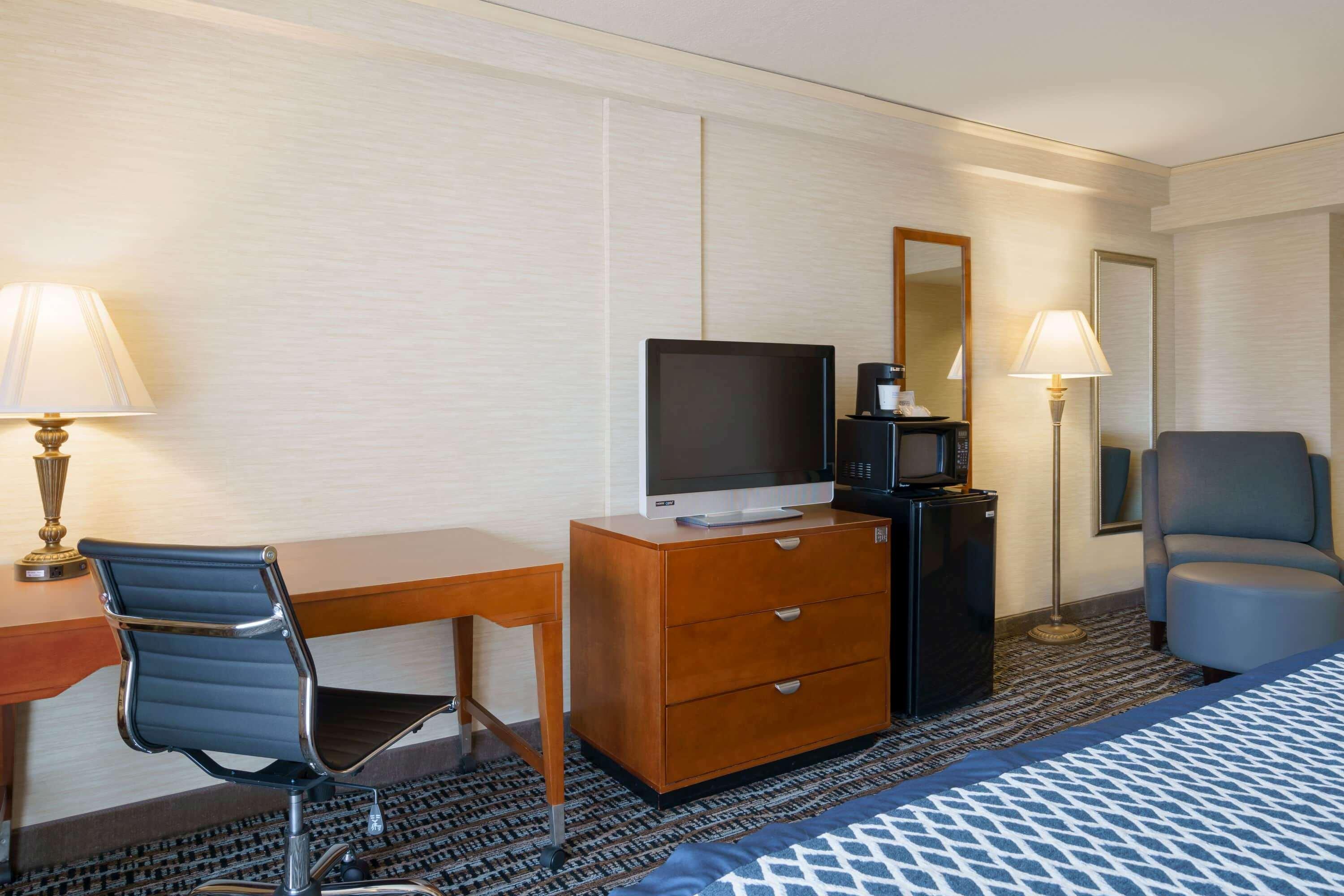 Baymont Inn & Suites Bremerton — photo 4