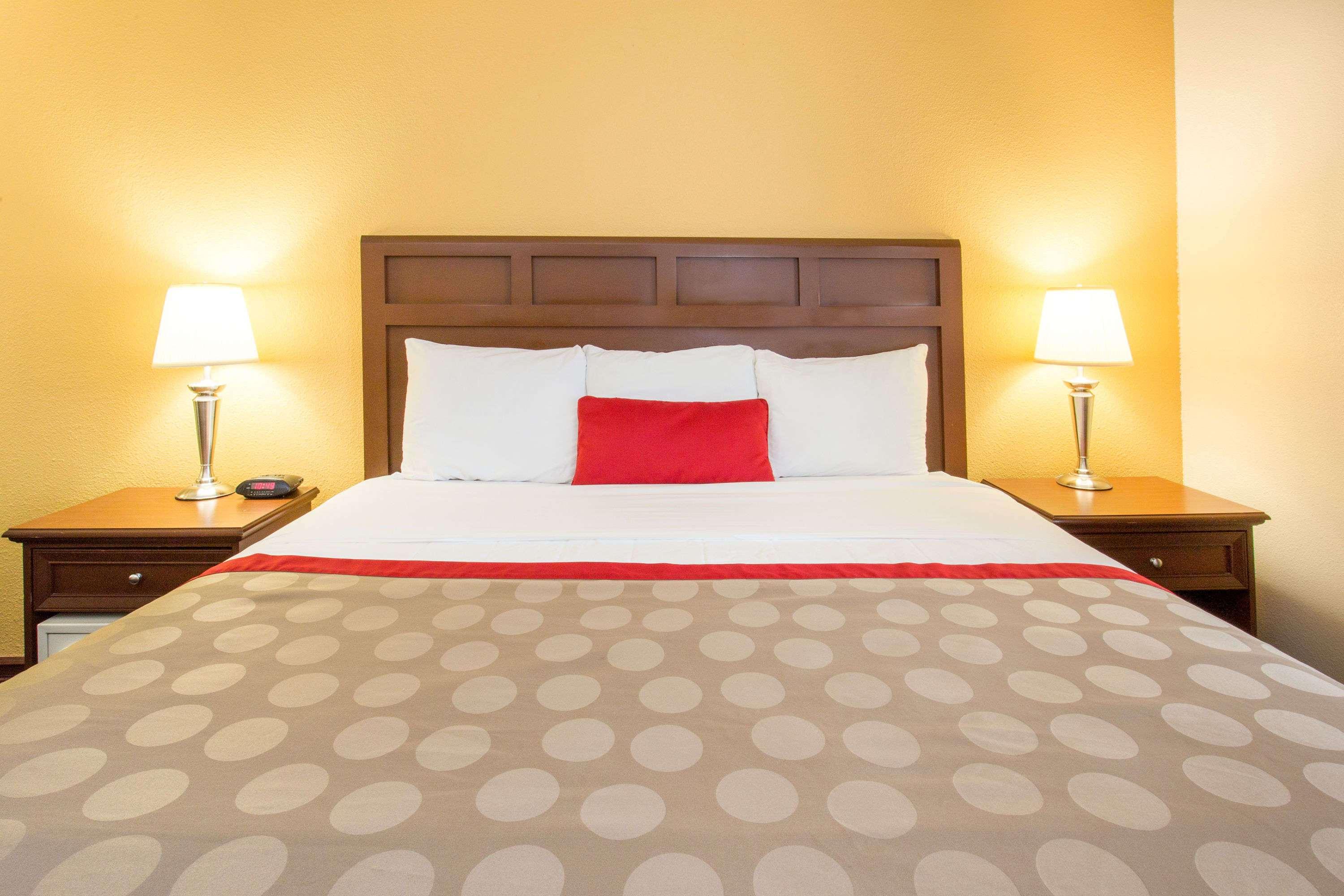 Baymont Inn & Suites Waukesha — photo 4