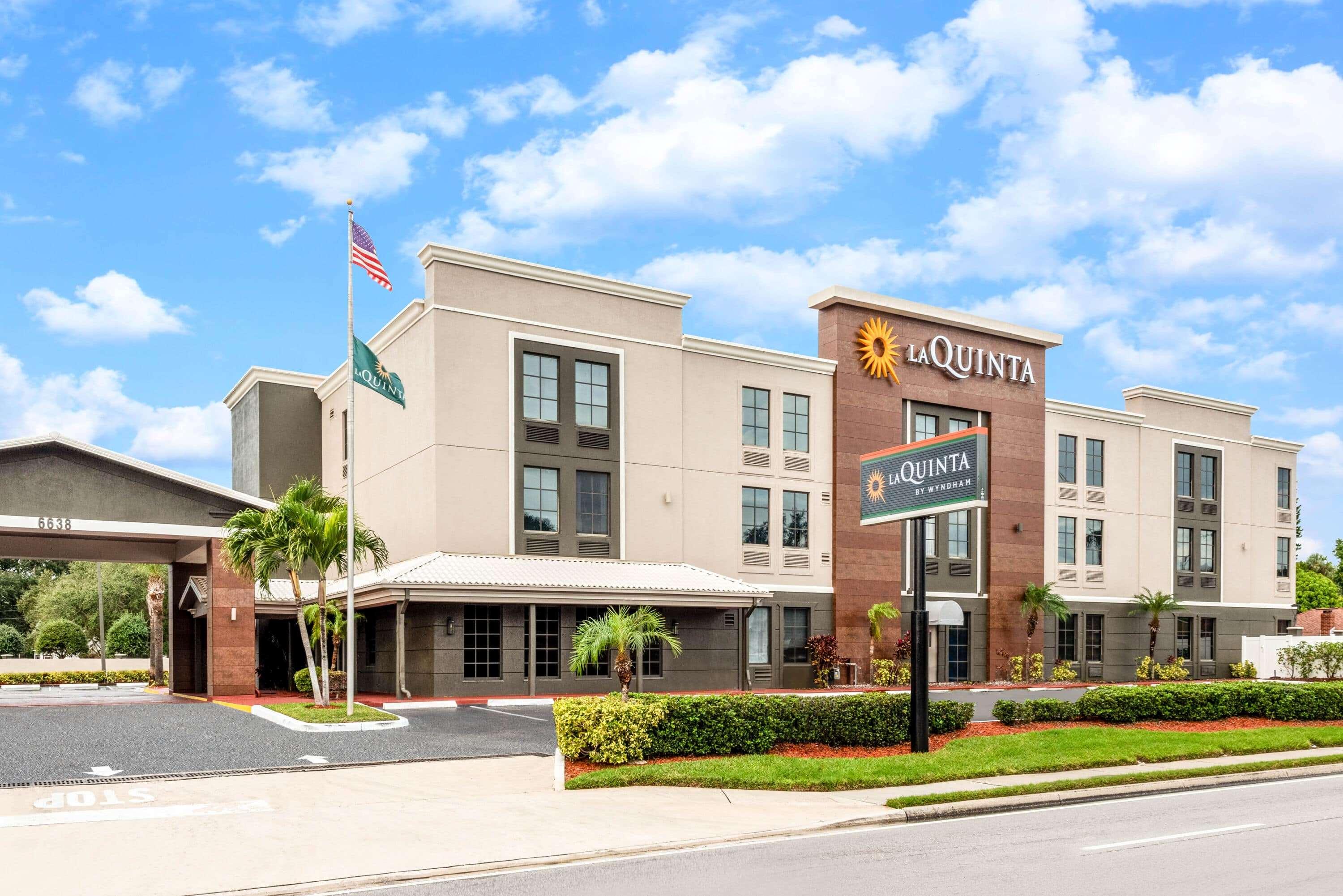 La Quinta Inn & Suites St. Petersburg Northeast — photo 5