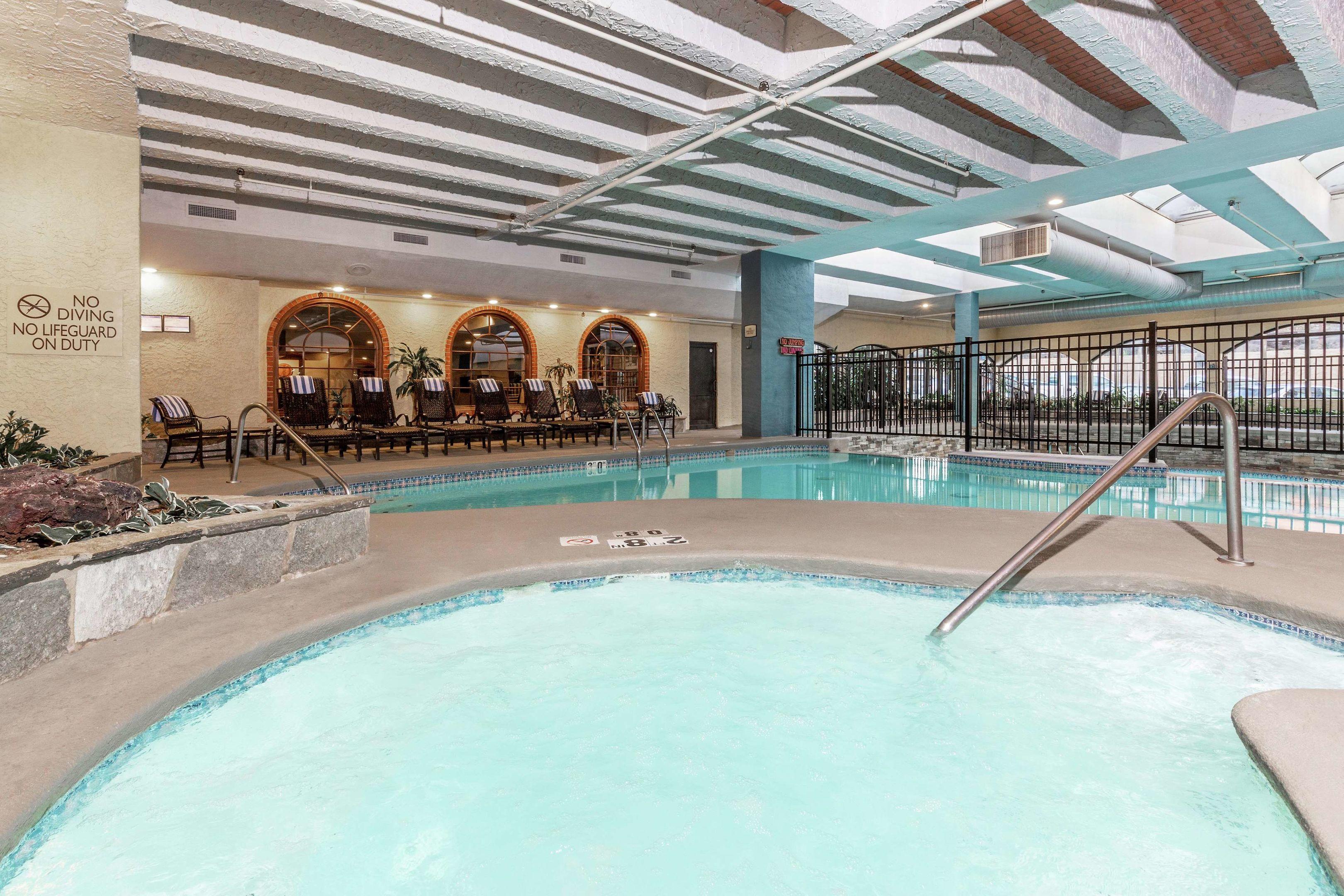 Embassy Suites Kansas City - Plaza — photo 5