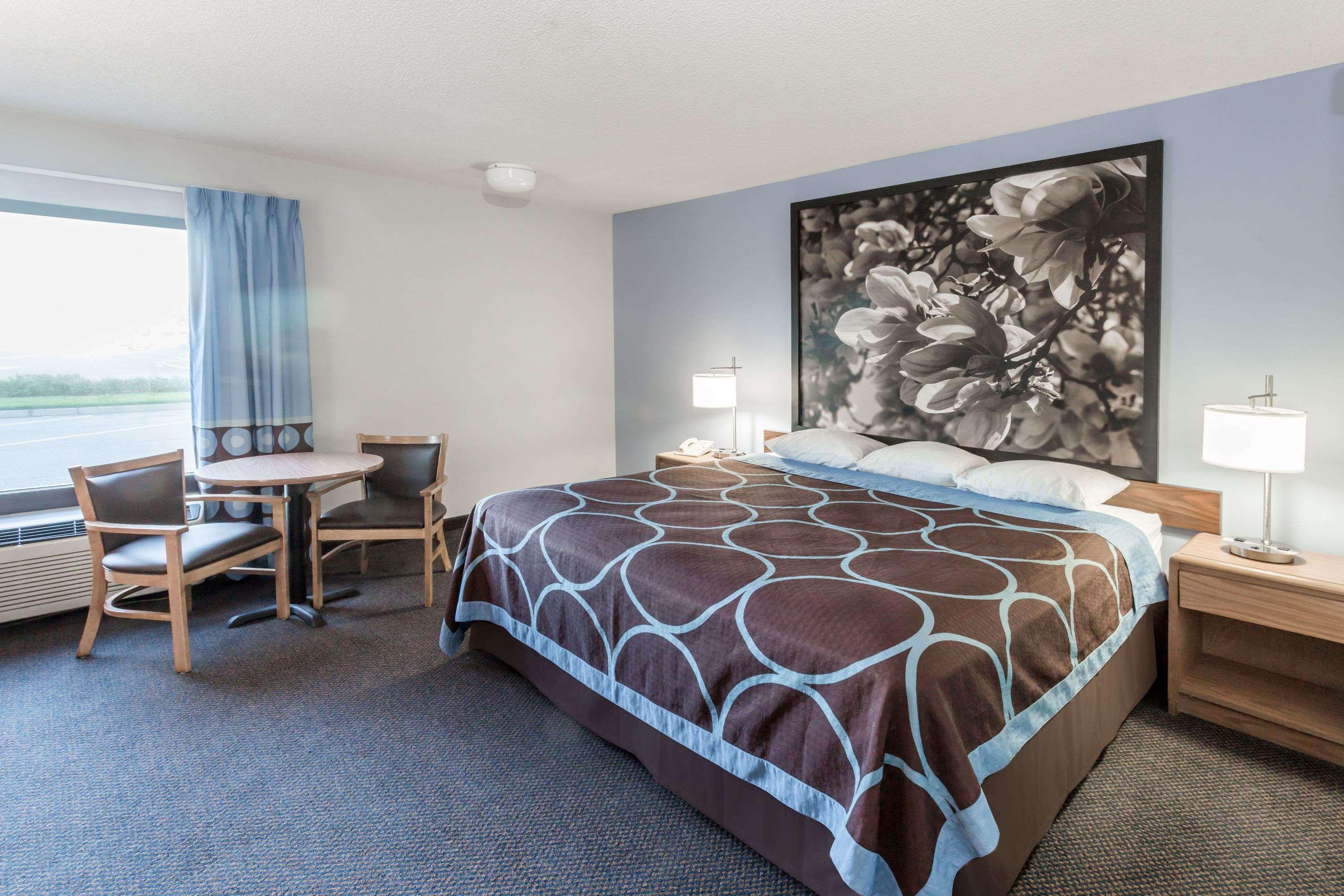 Super 8 by Wyndham Valdosta/Conf Center Area — photo 3