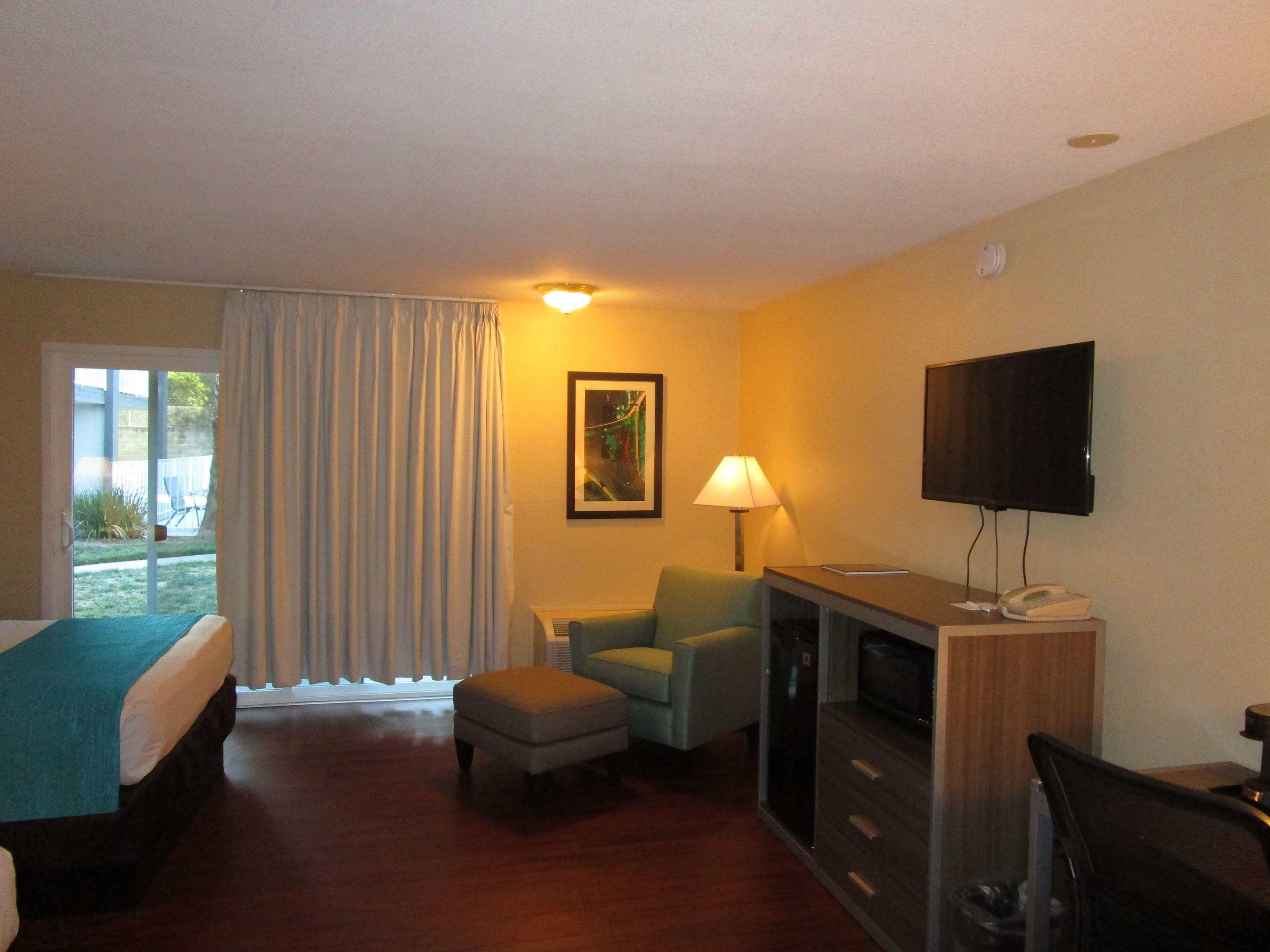 SureStay Plus by Best Western Sacramento North — photo 4