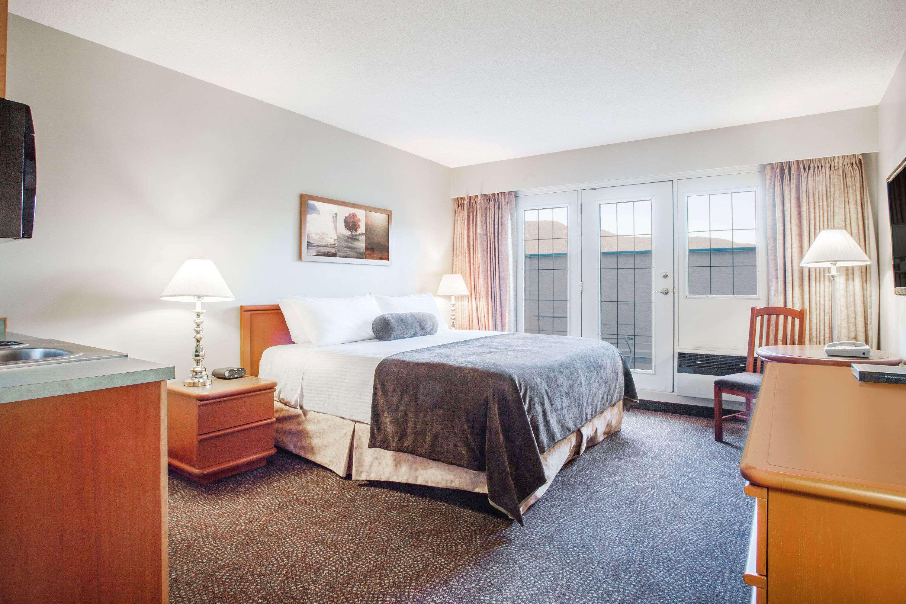 Super 8 by Wyndham Castlegar BC — photo 4