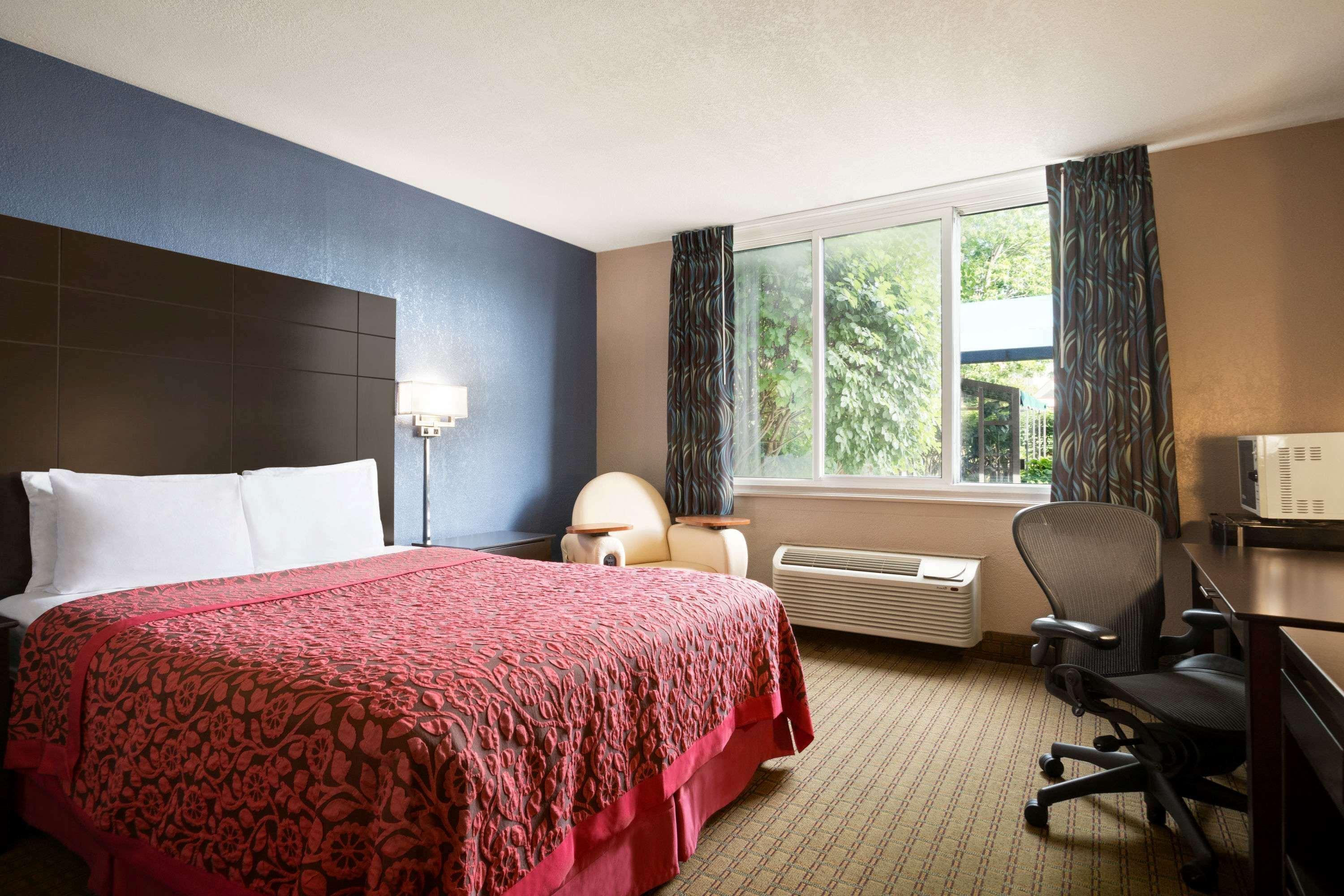 Days Inn Willoughby/Cleveland — photo 5