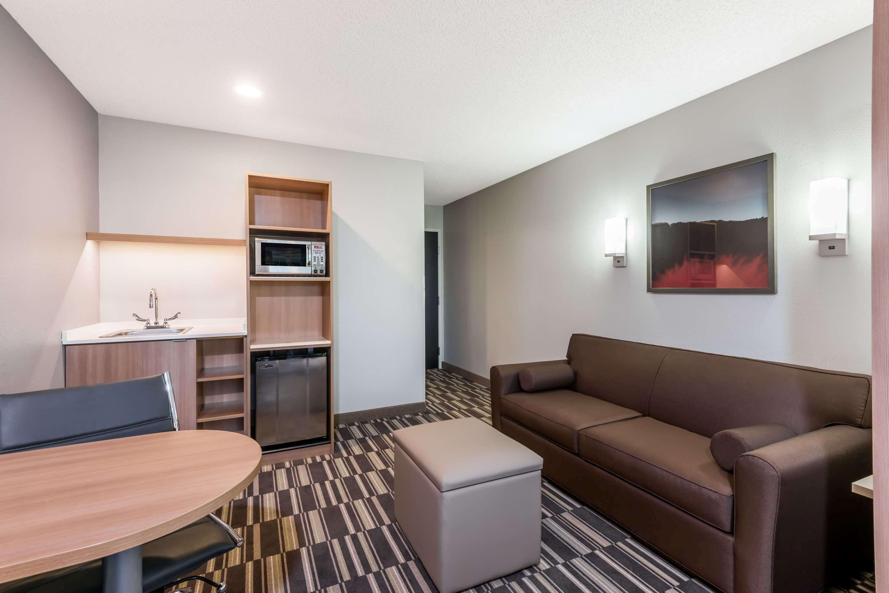 Microtel Inn & Suites by Wyndham New Martinsville — photo 3