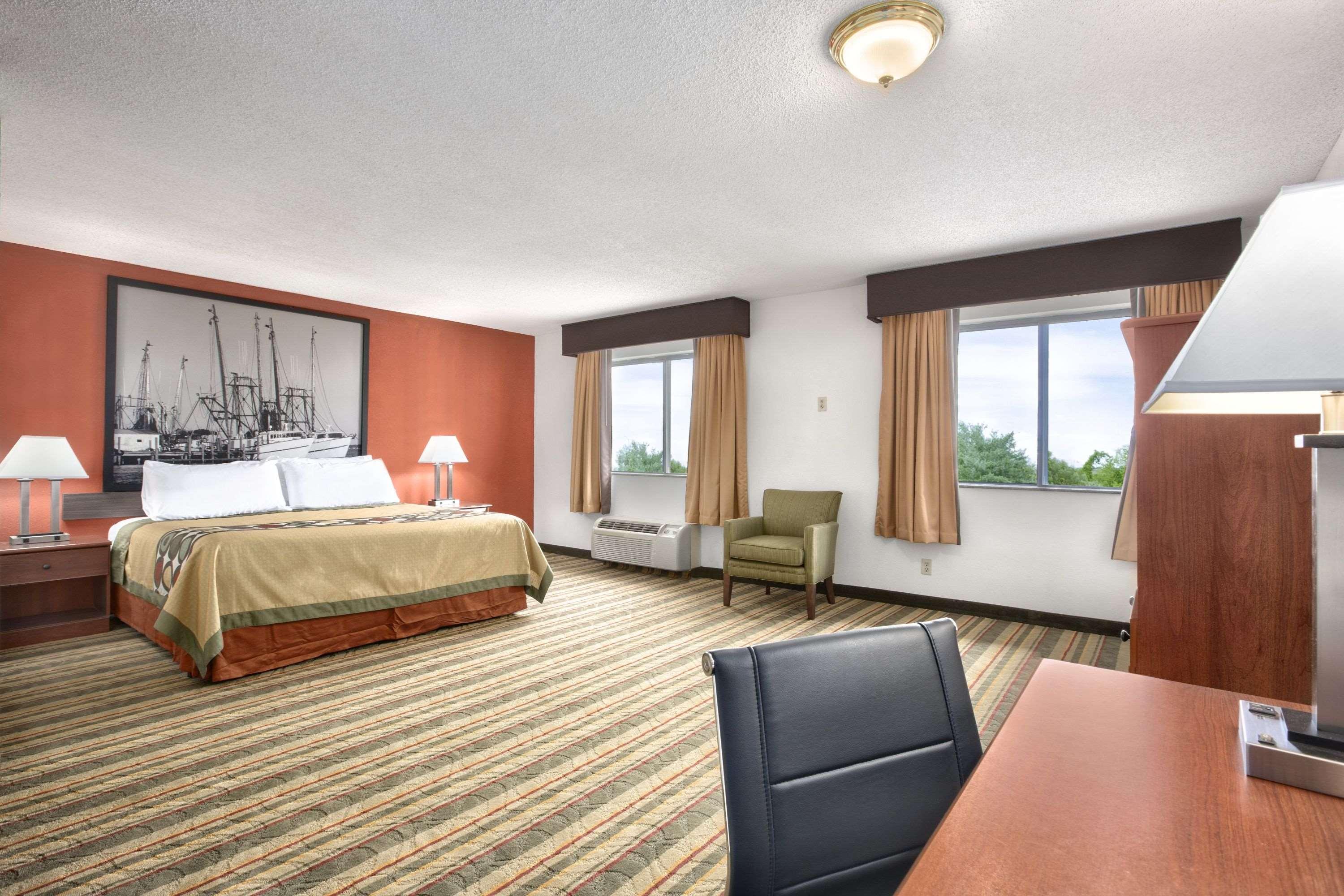 Super 8 by Wyndham West Haven — photo 4