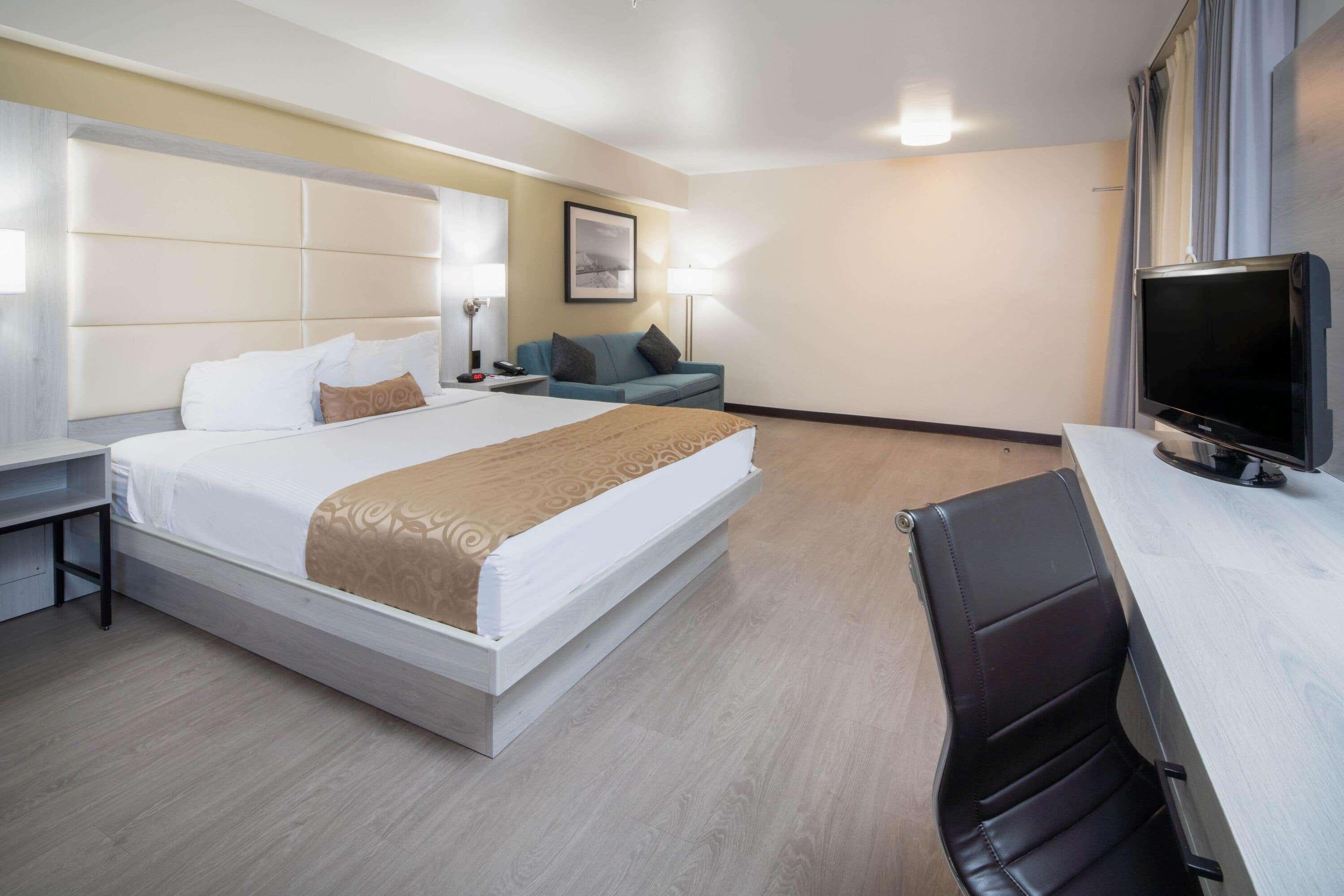 Ramada Burbank Airport — photo 5