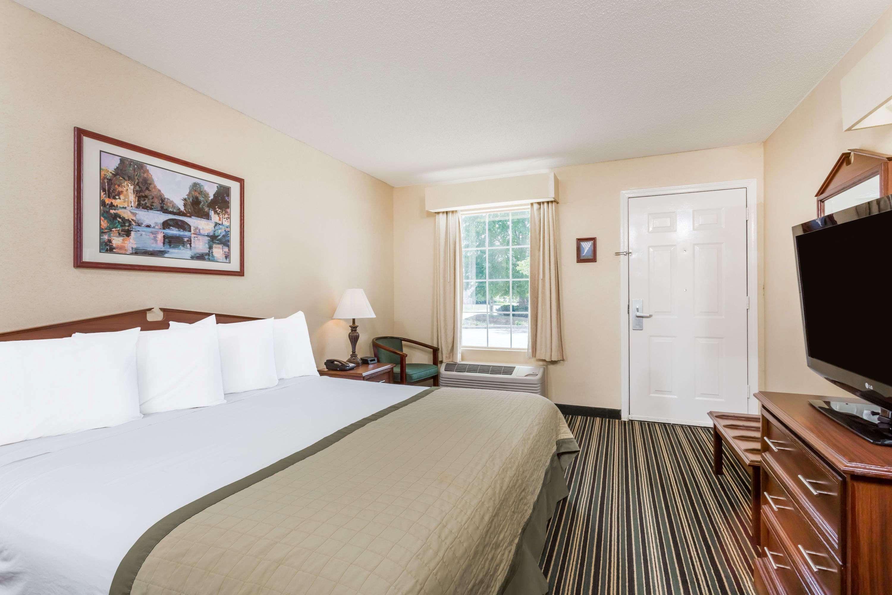 Super 8 By Wyndham Orangeburg North — photo 4
