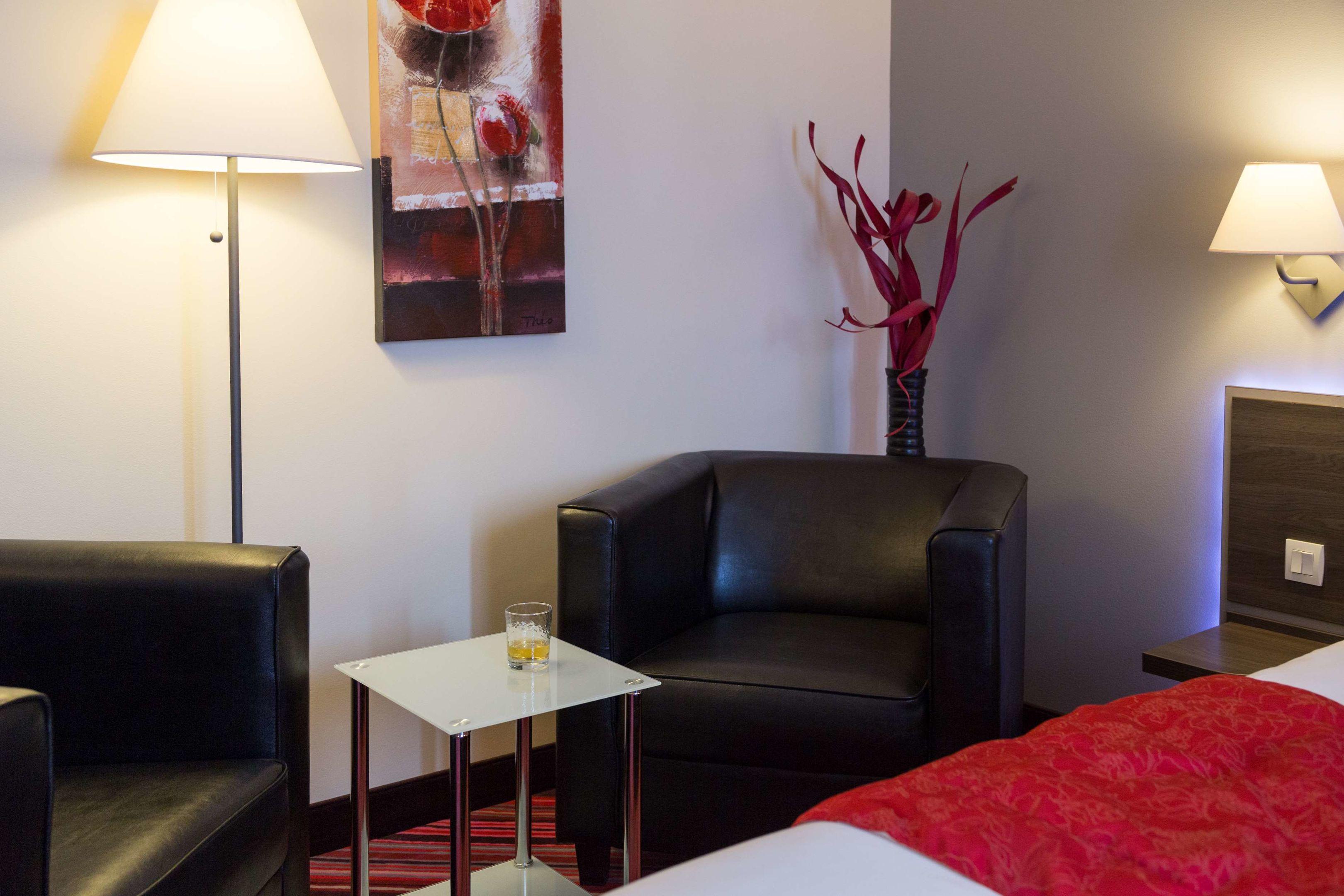 Hotel The Originals Saint-Etienne Aéroport Actuel — photo 5