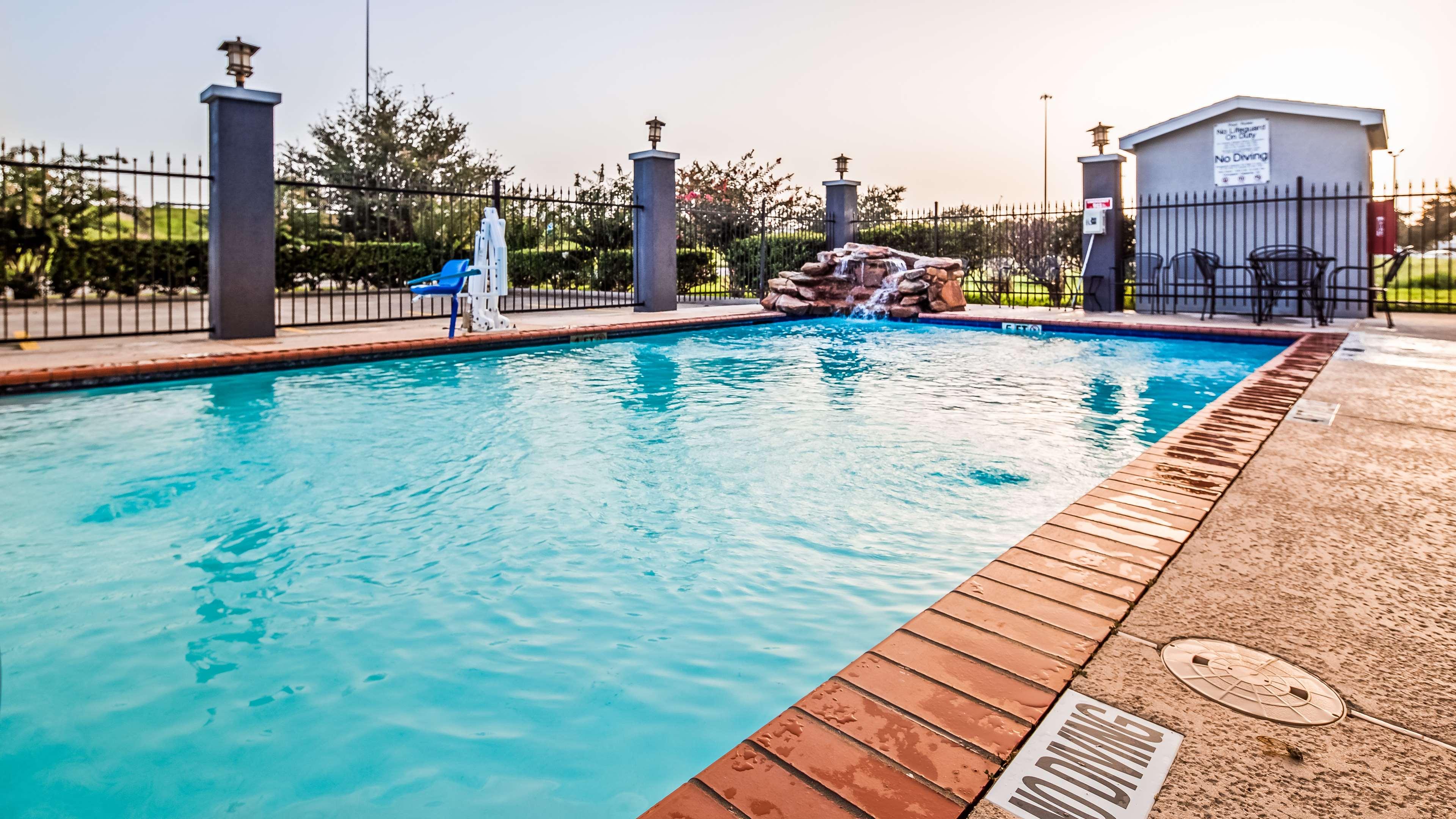 Best Western Mainland Inn & Suites — photo 5