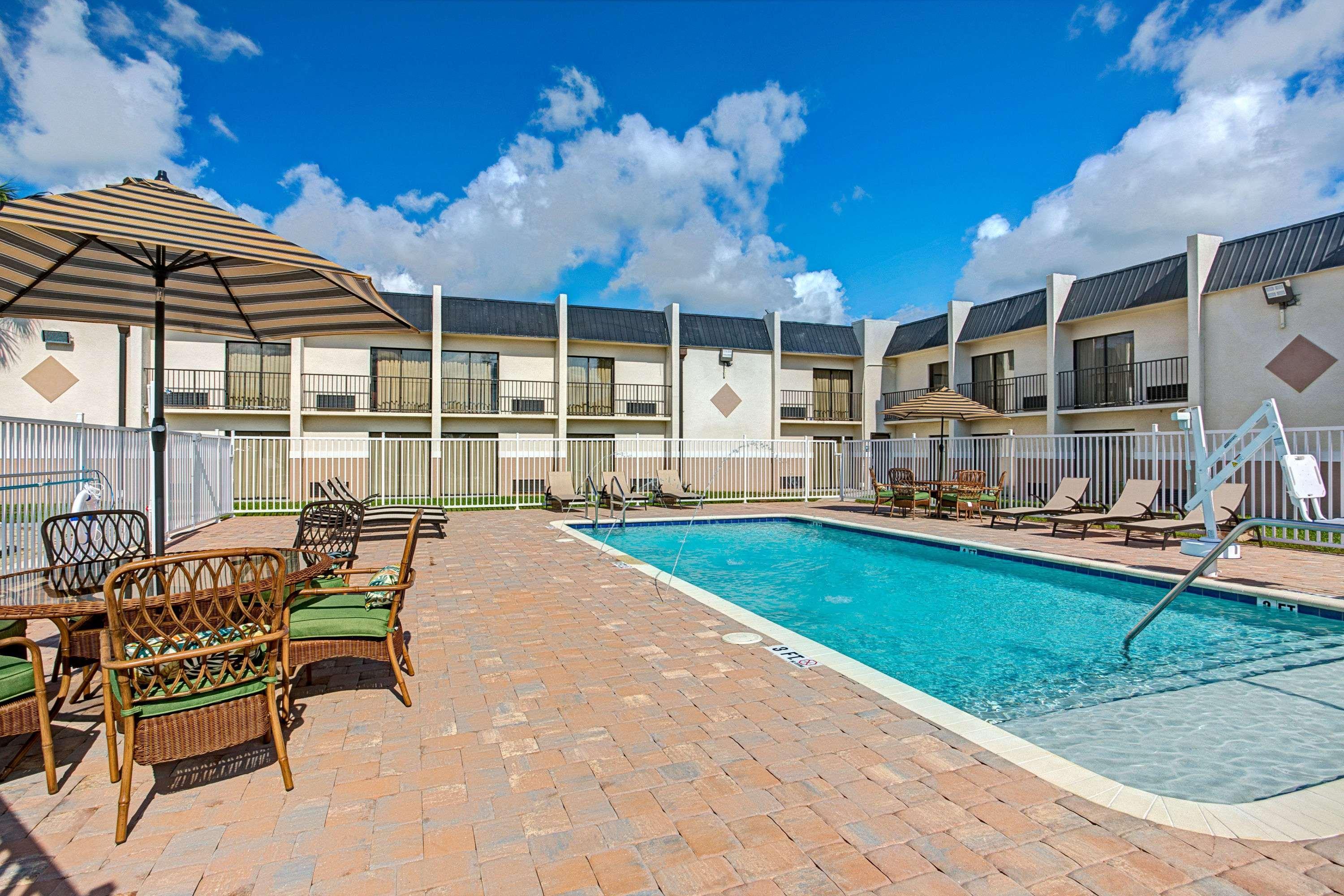Days Inn & Suites Tampa Near Ybor City — photo 4