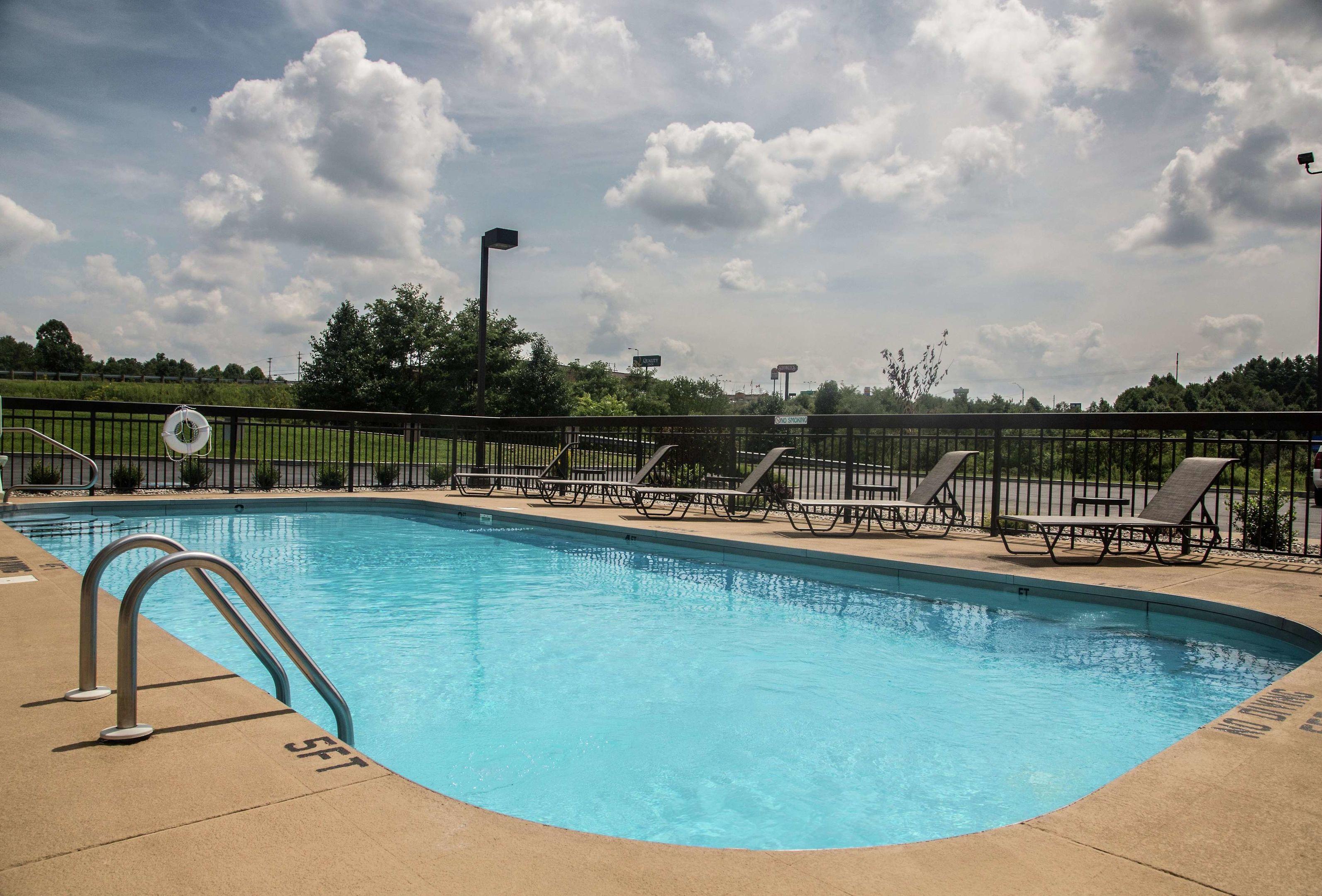 Hampton Inn Summersville — photo 3