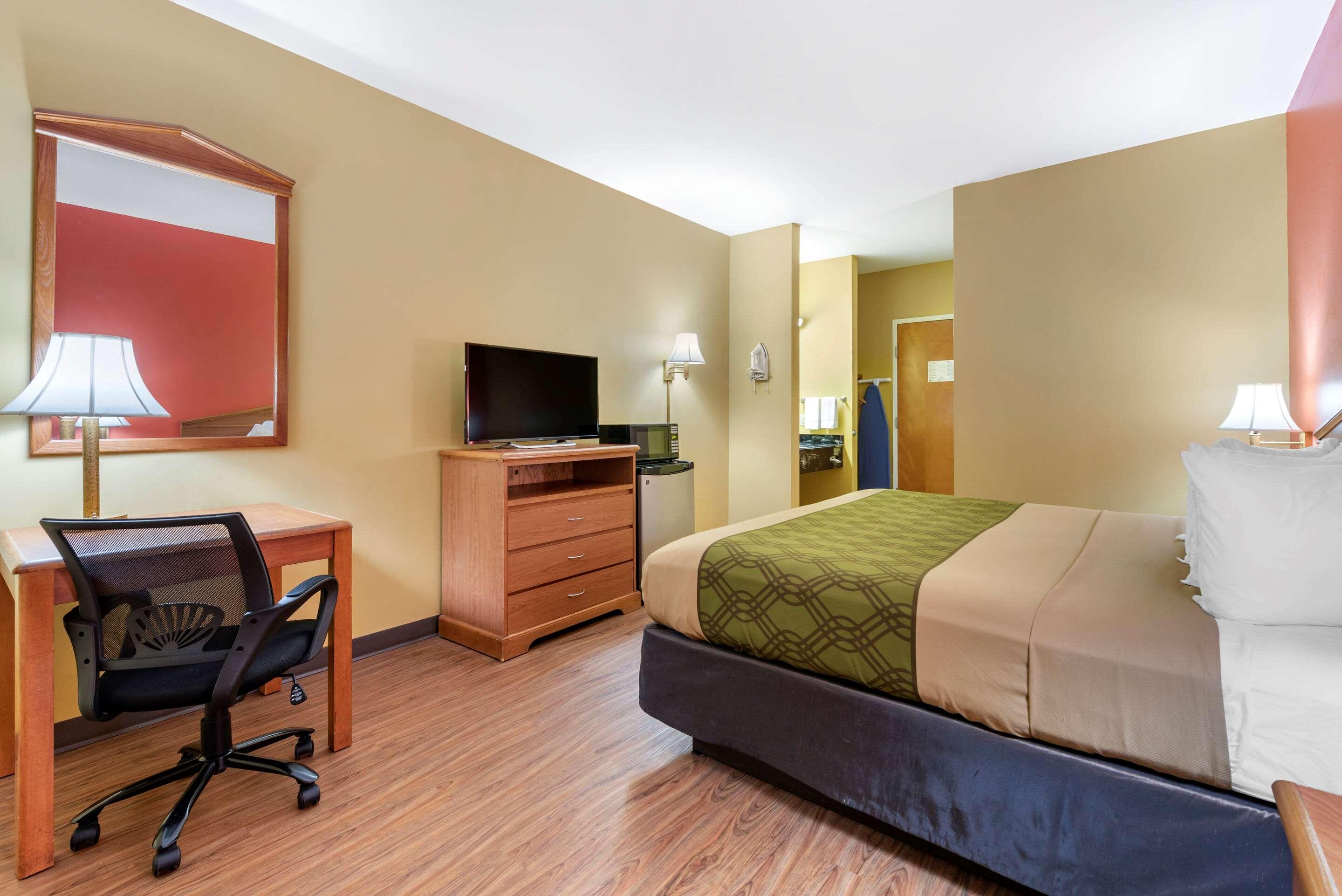 Econo Lodge Louisville — photo 4