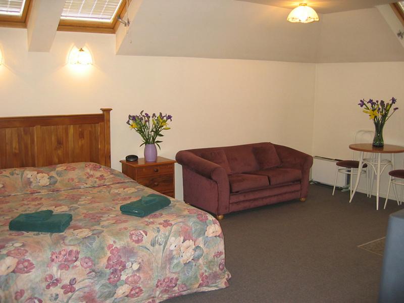 Rosewood Court Motel — photo 4